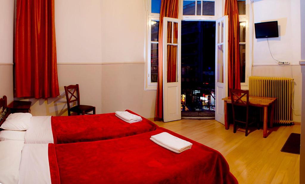 Double or Twin Room - Photo 8