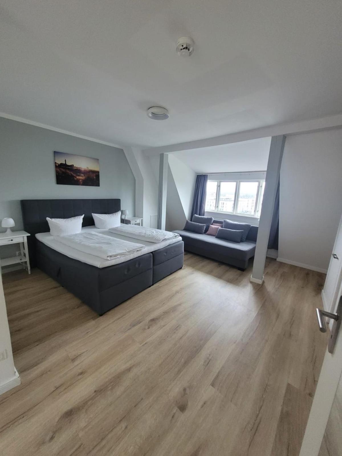 Apartment 7 photo 1