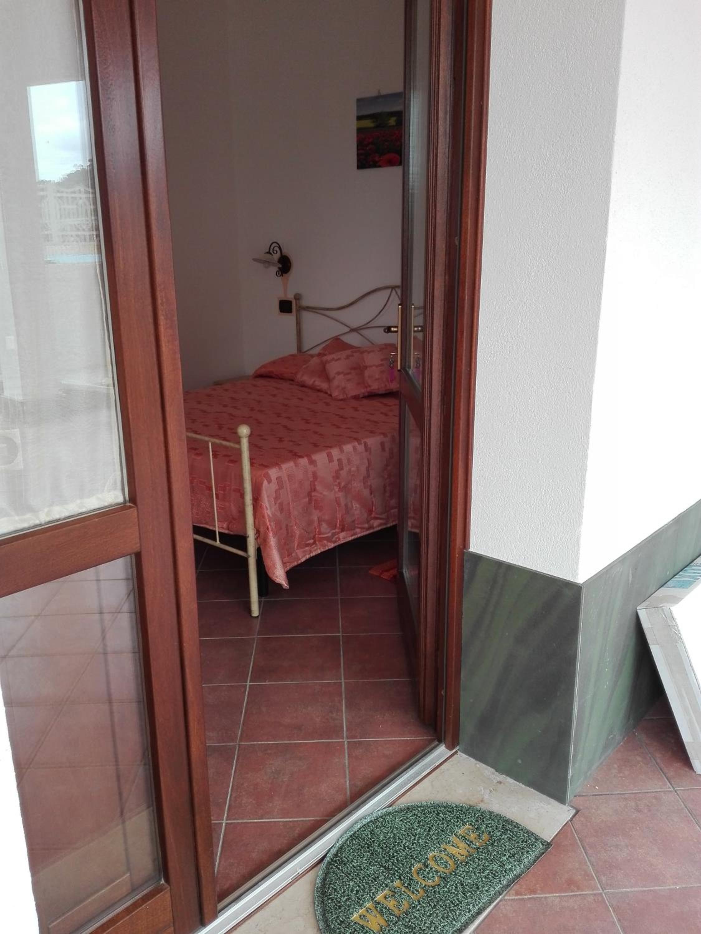 Quadruple Room with Private Bathroom photo 2