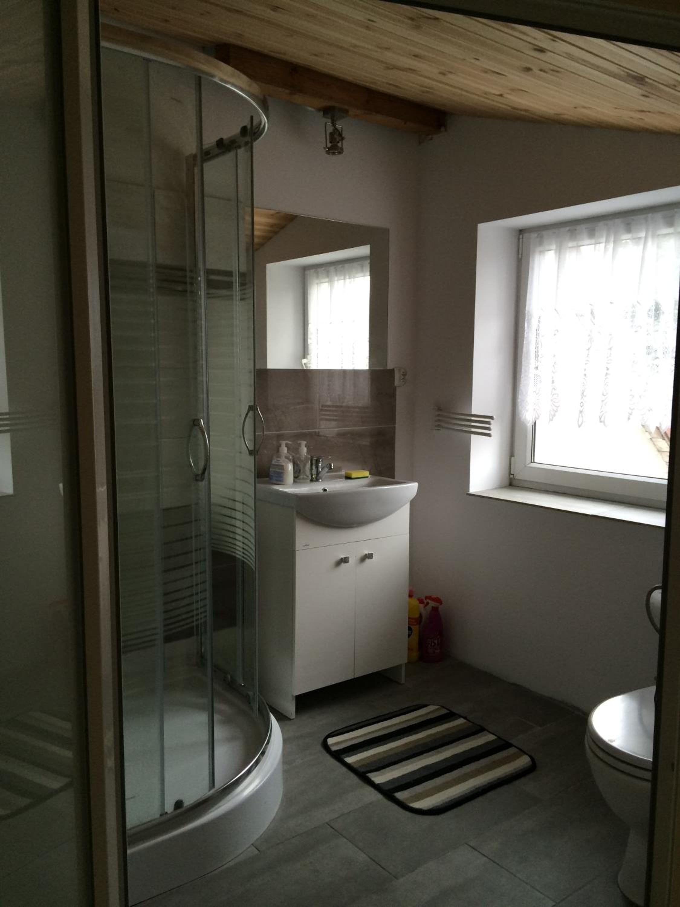 Family Room with Private Bathroom - Photo 3