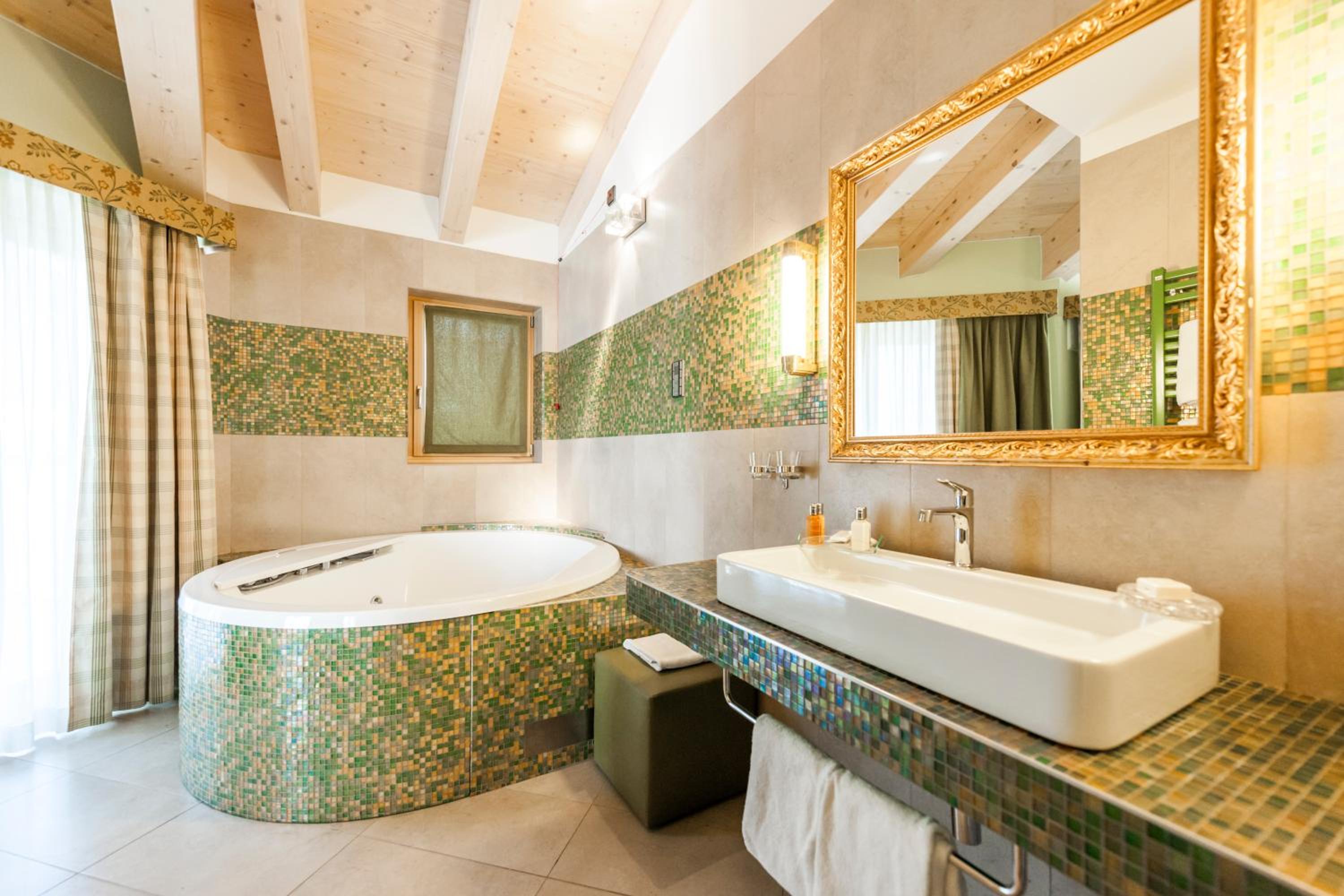 Deluxe Suite - Photo 28