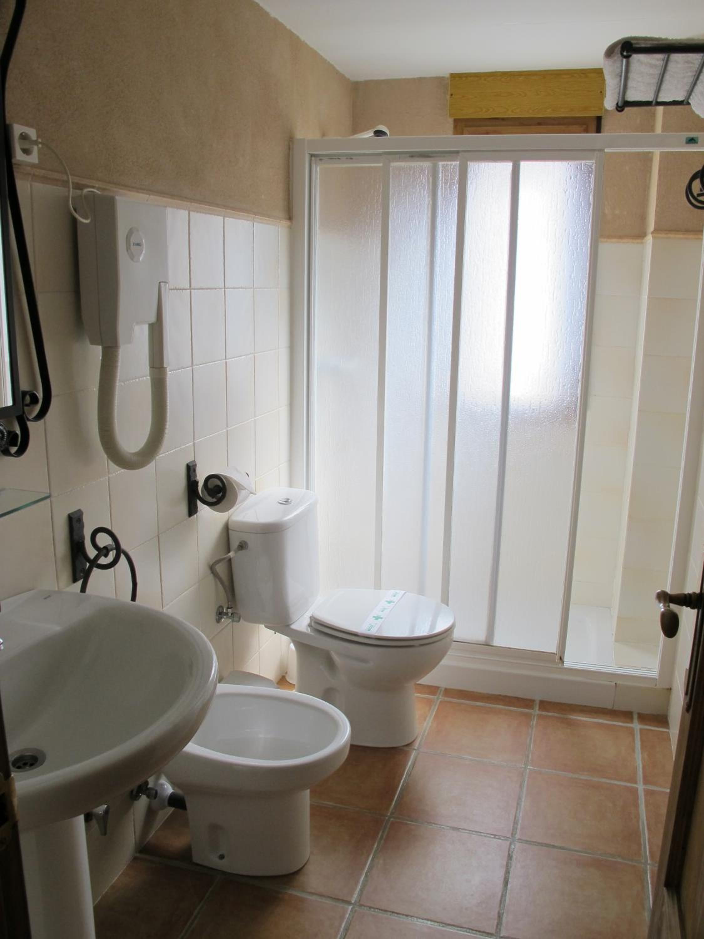 Two-Bedroom Apartment (6 Adults) photo 3