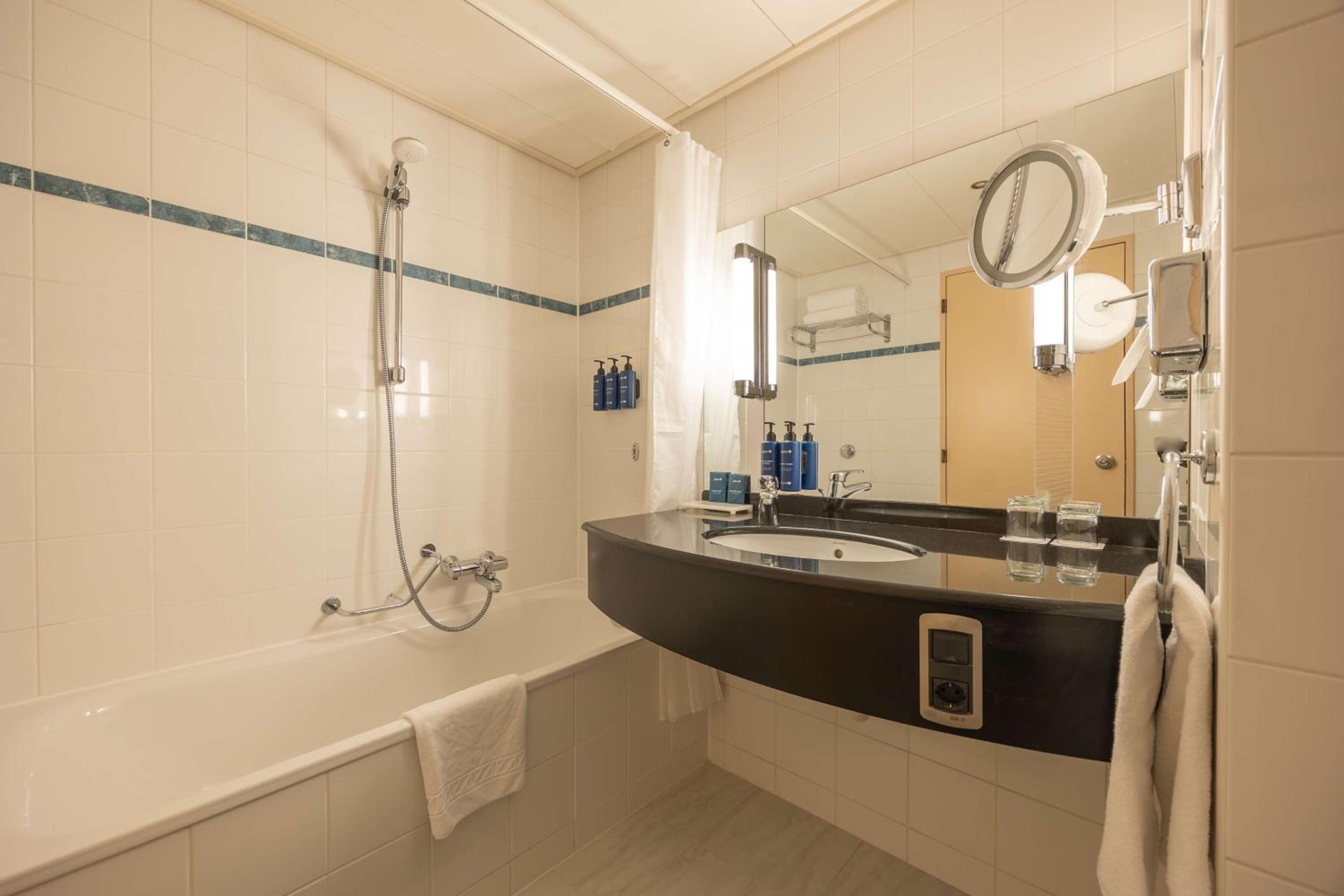 Standard Room - High Floor - Photo 4