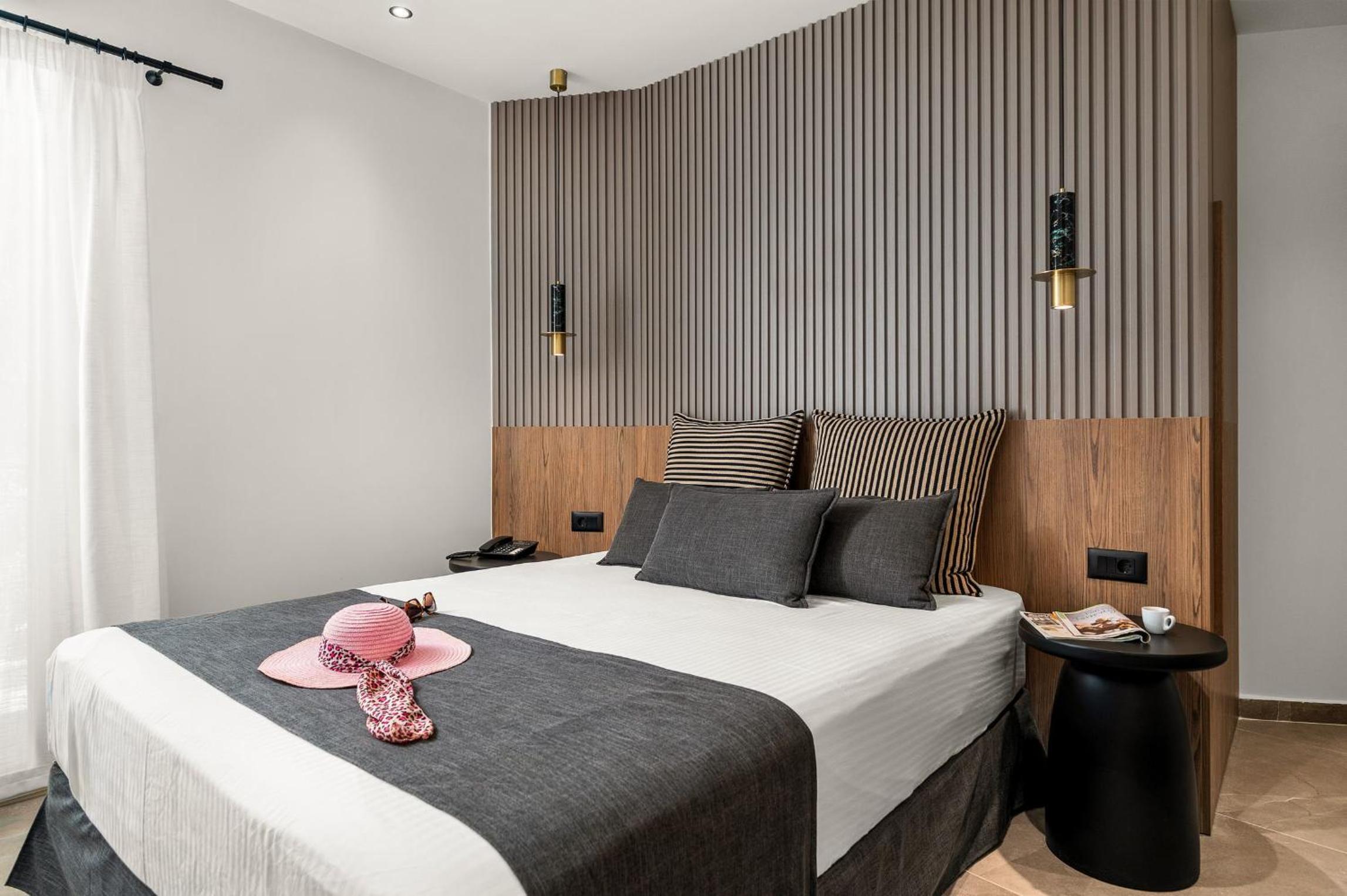 Deluxe Double or Twin Room - Photo 11
