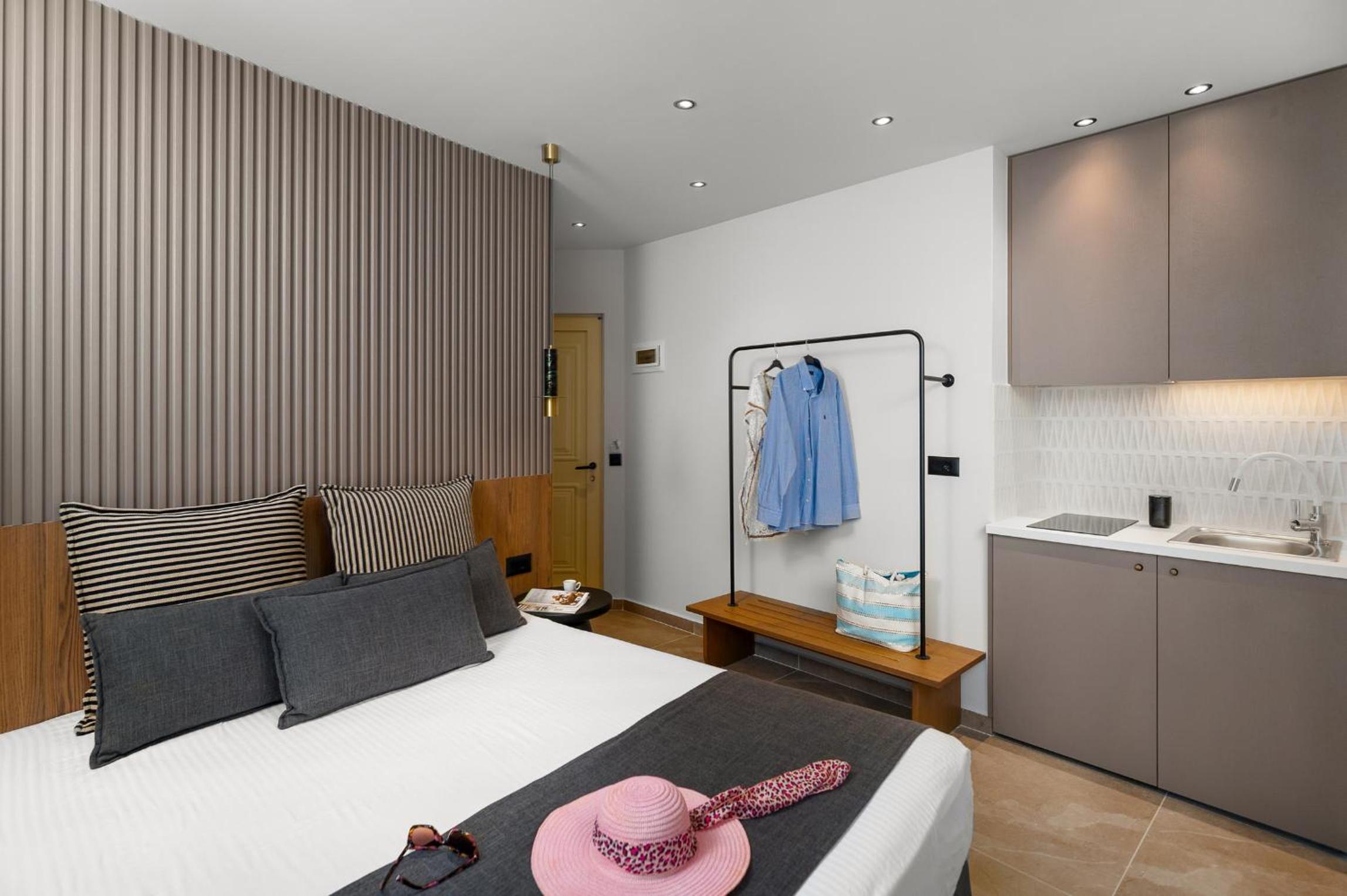 Deluxe Double or Twin Room - Photo 10