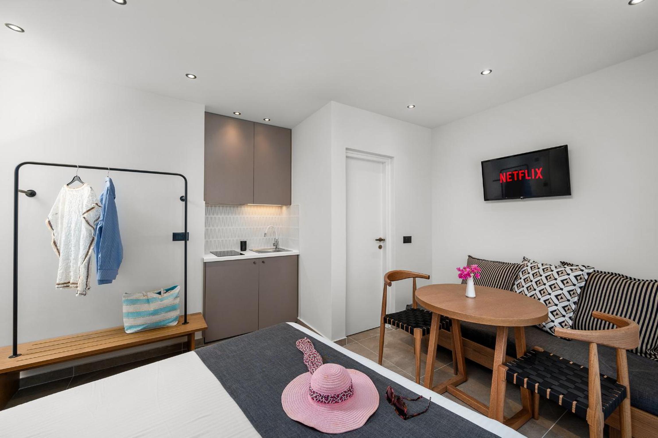 Deluxe Double or Twin Room - Photo 9