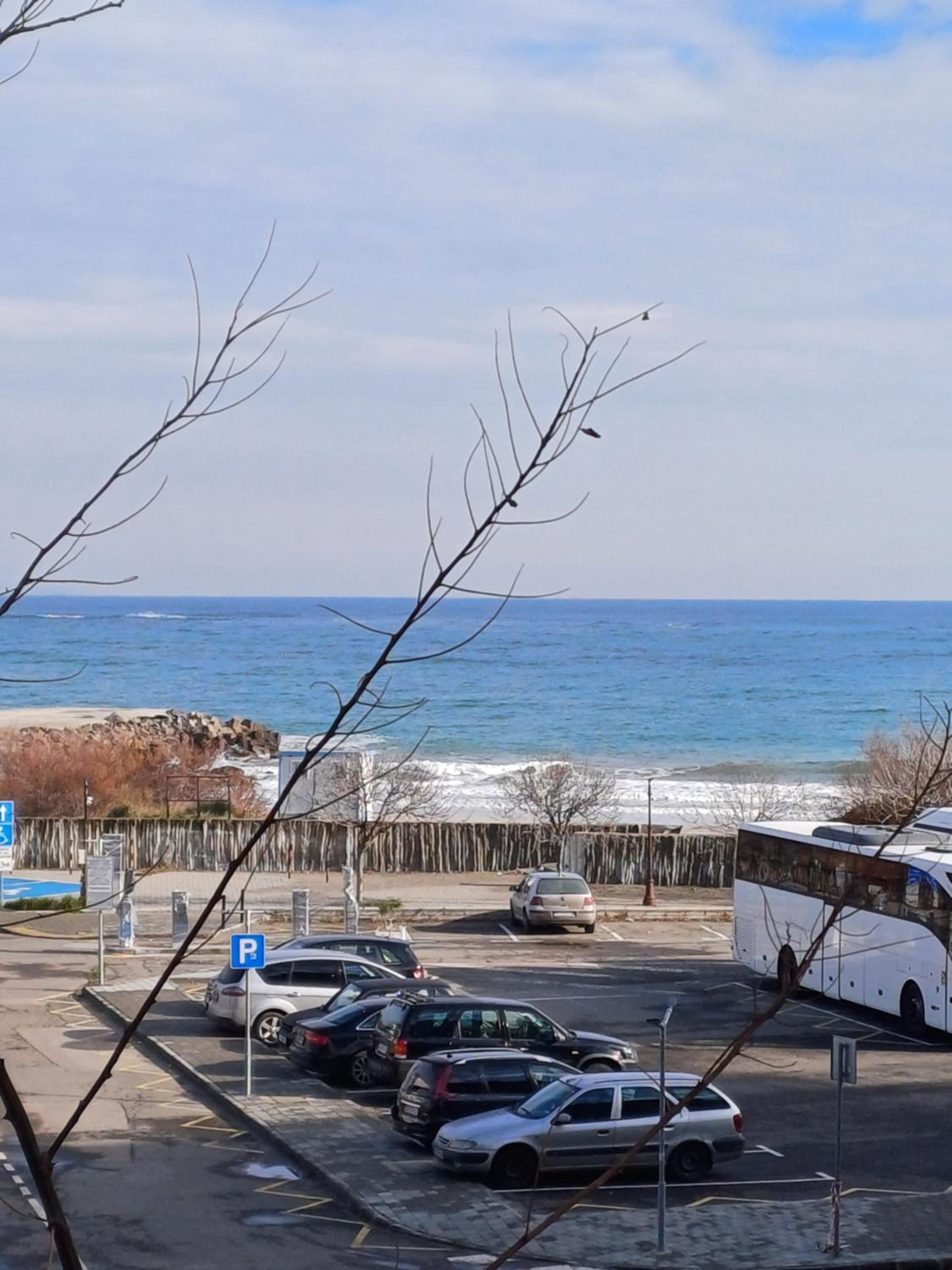 One-Bedroom Apartment with Sea View photo 3