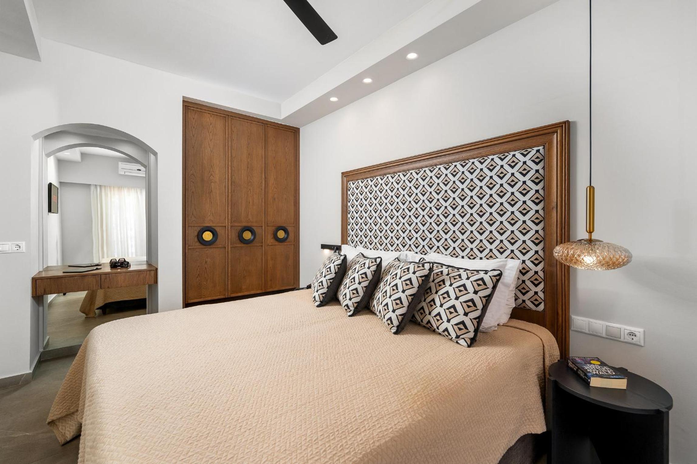 Superior King Suite - Photo 4