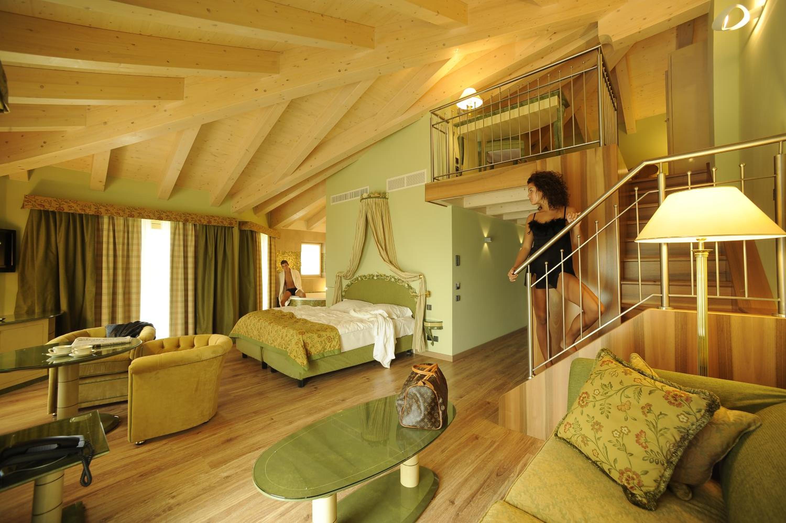 Deluxe Suite - Photo 7