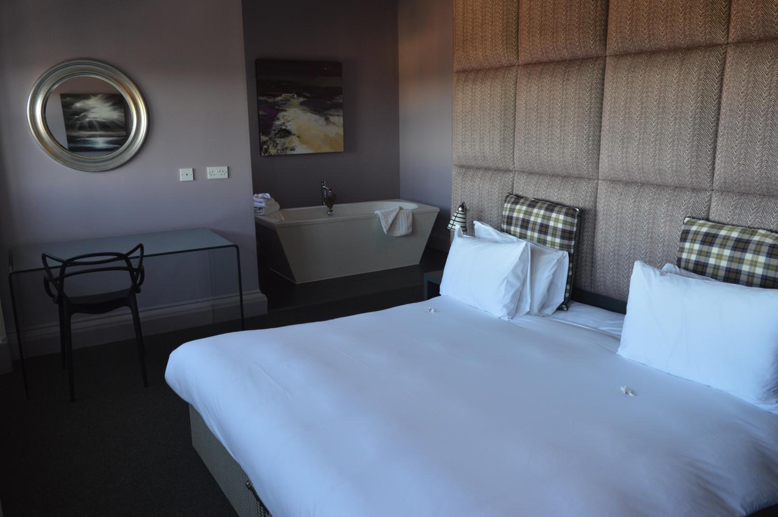King Deluxe Suite photo 2