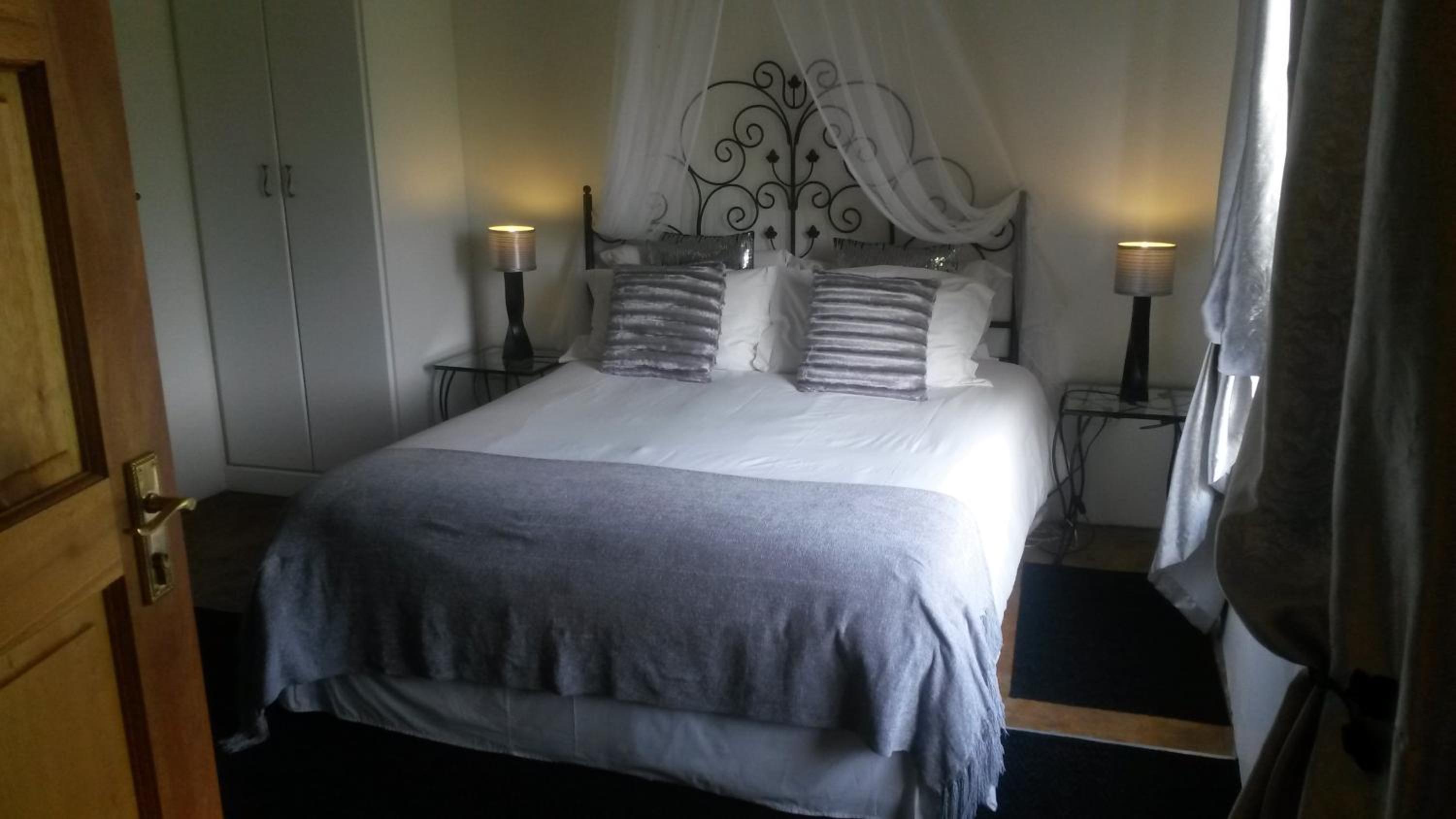 Suite with Mountain View and Fan - Photo 6