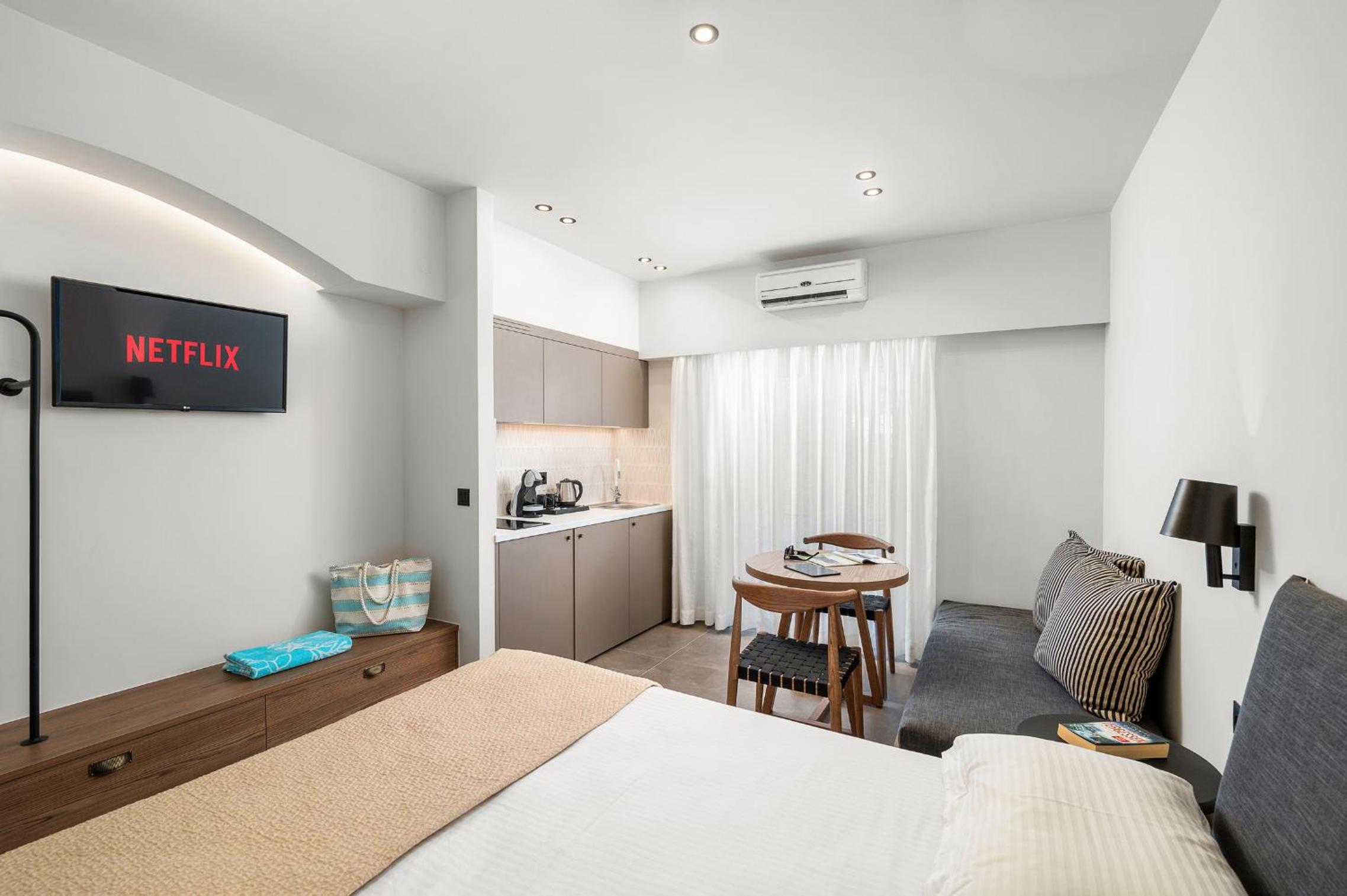 Deluxe Double or Twin Room - Photo 15