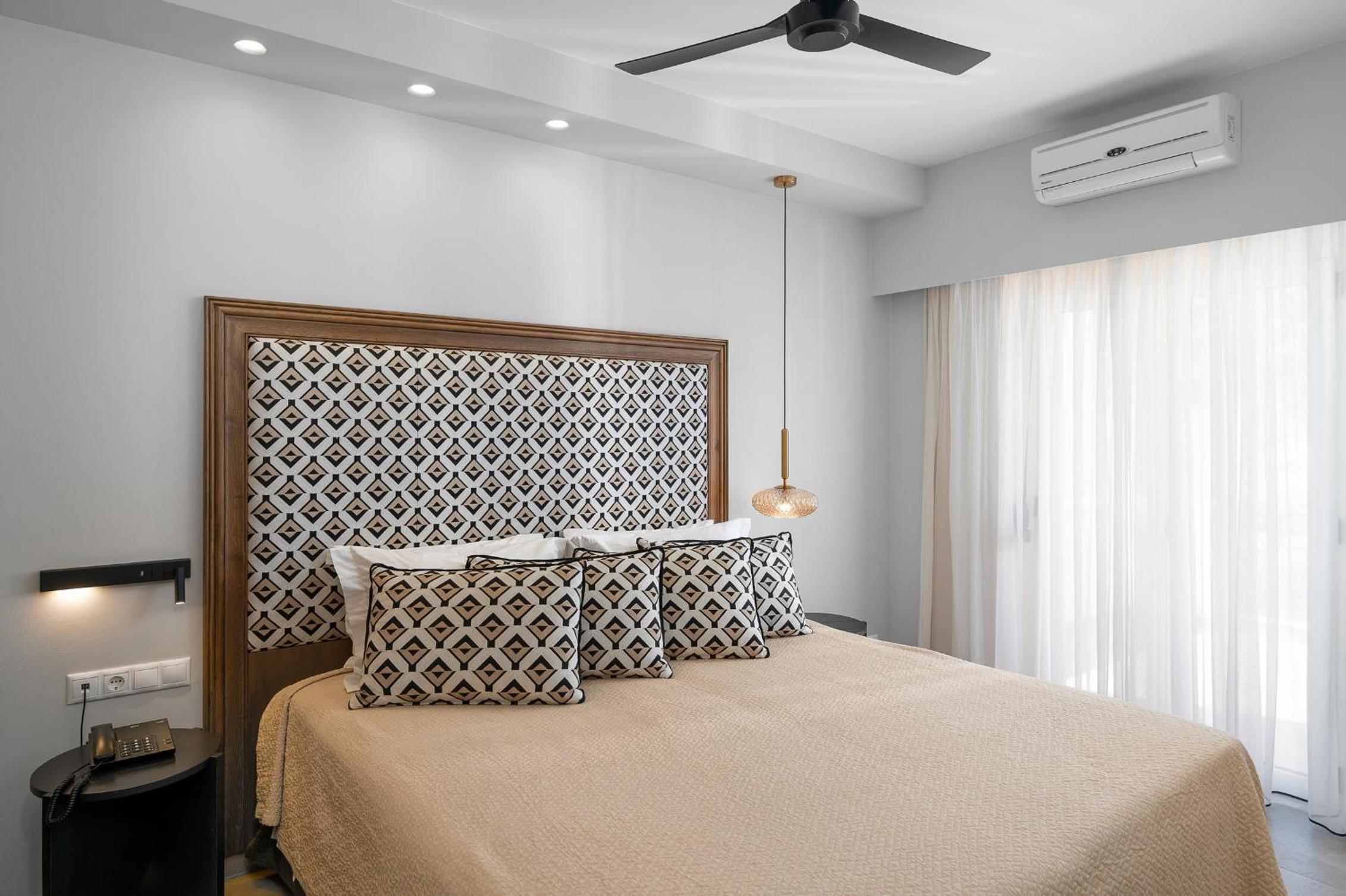 Superior King Suite - Photo 5