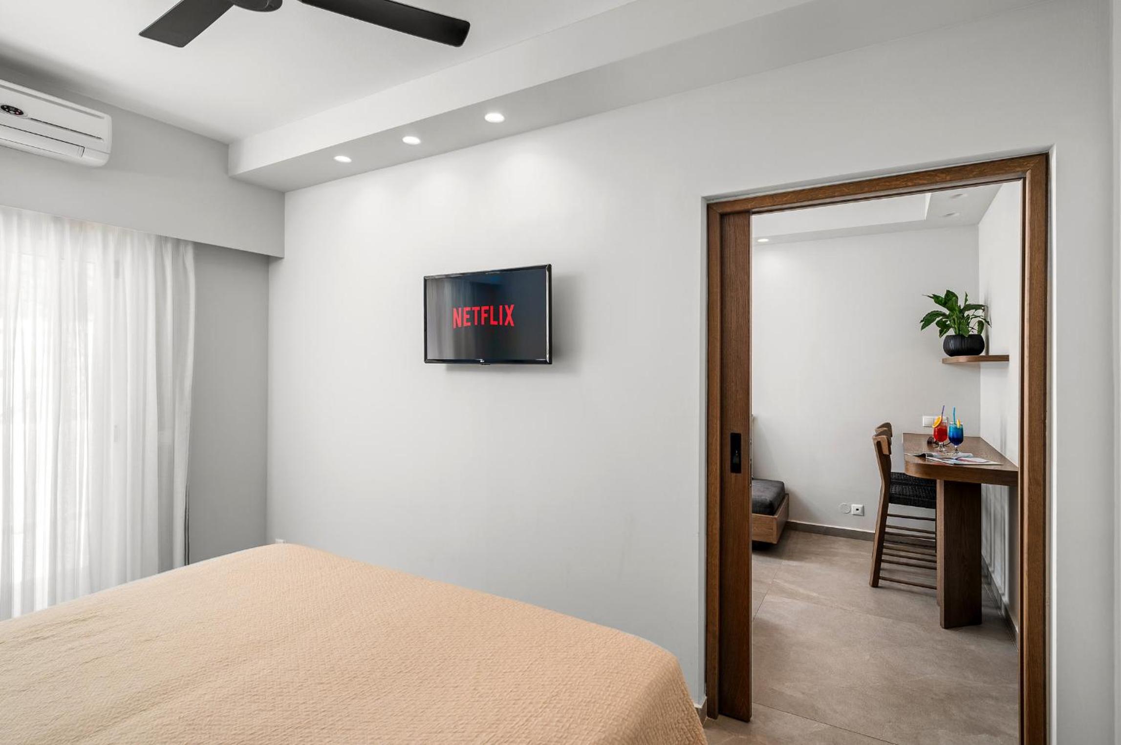 Superior King Suite - Photo 6