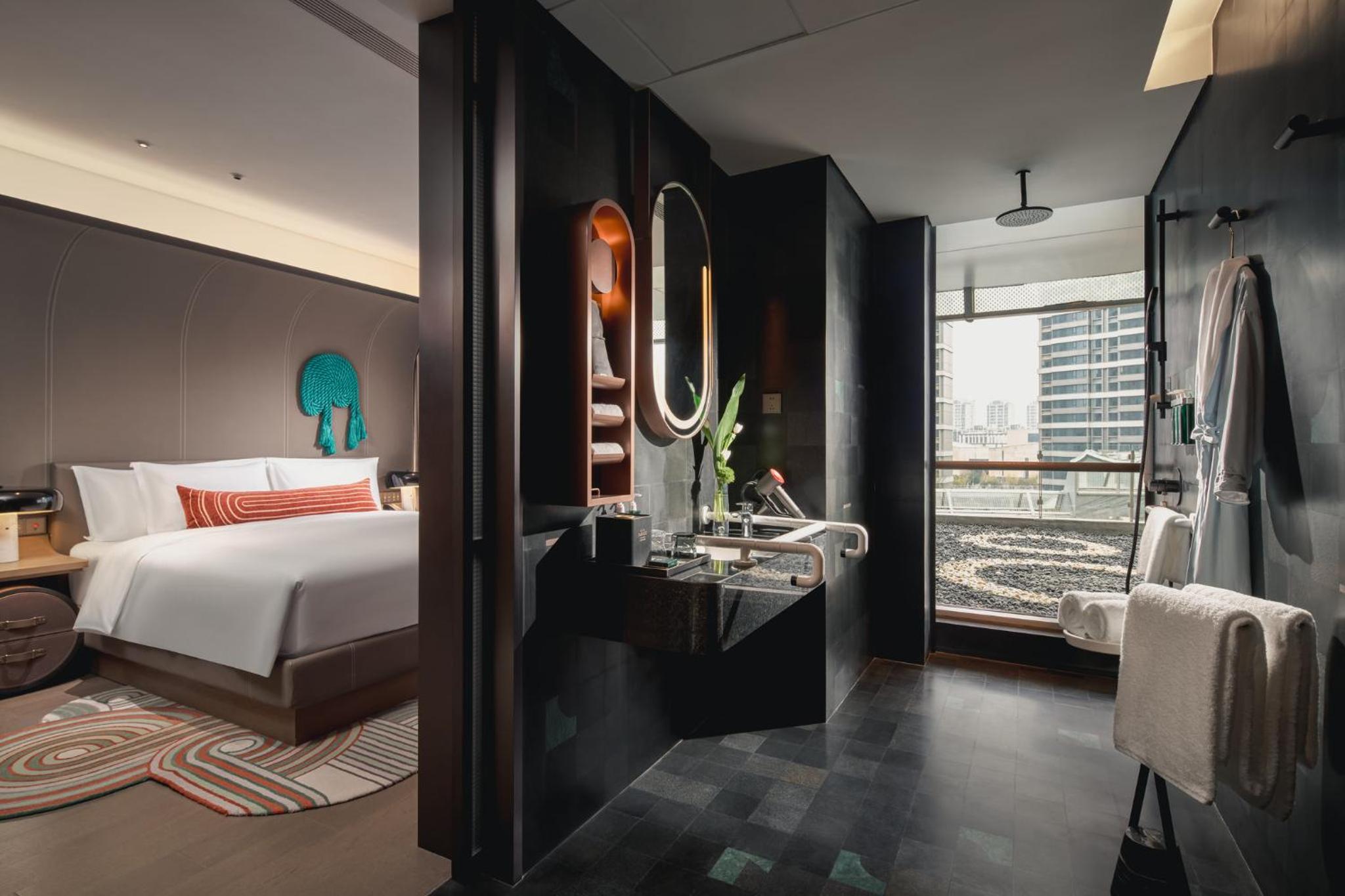 Standard King Room - Accessible photo 2