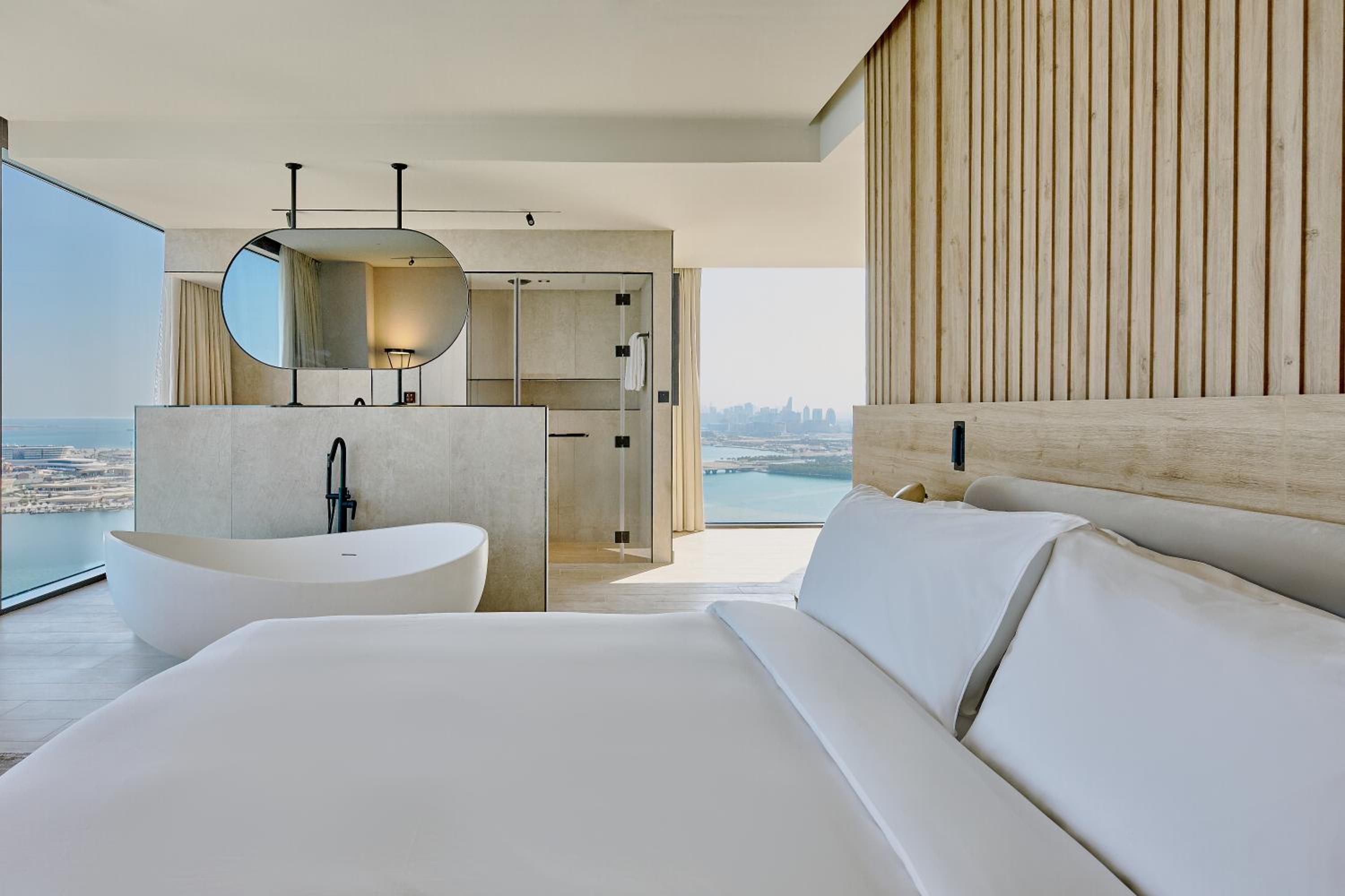 Skyline Penthouse Suite with Sea View