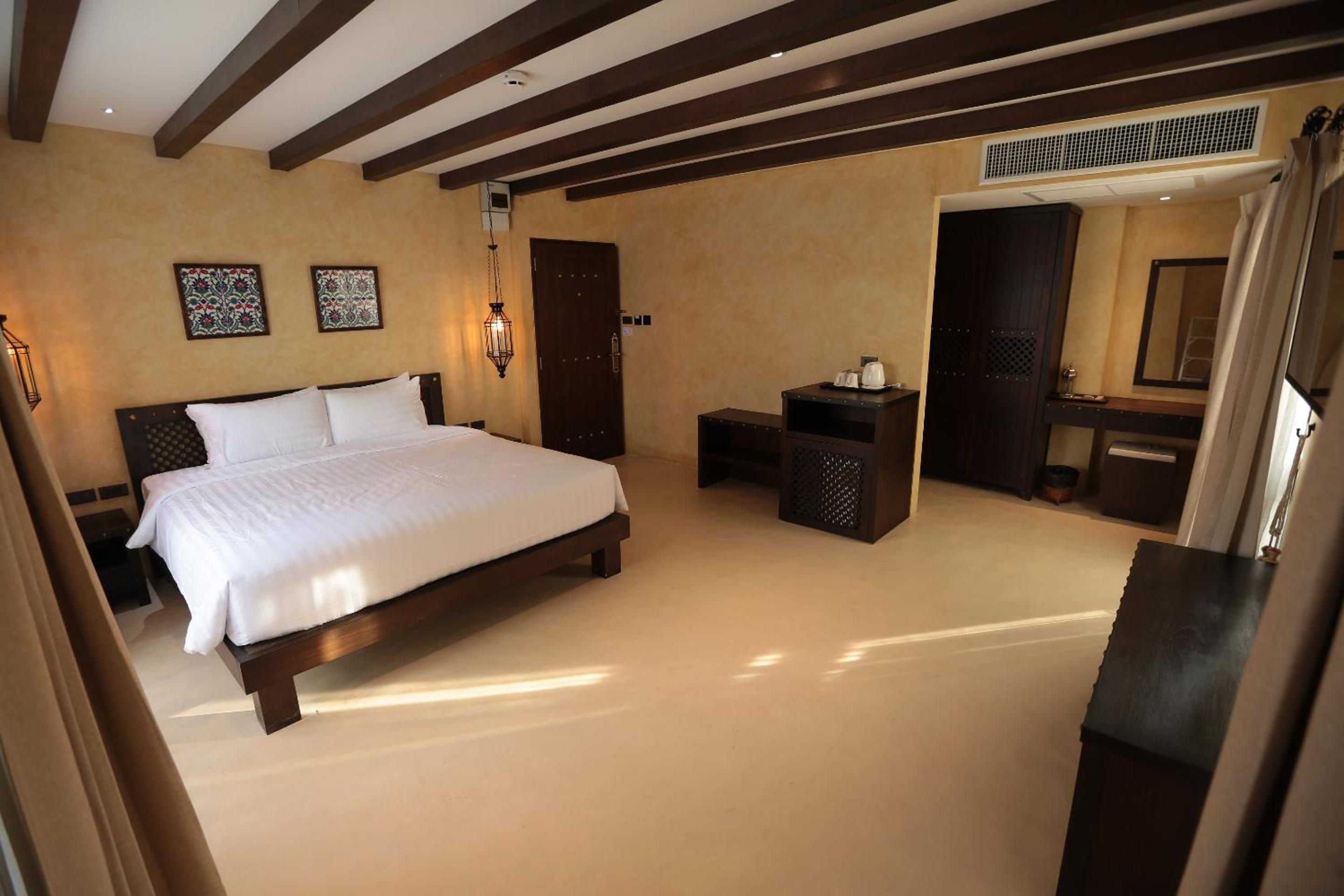 Deluxe King Room photo 2