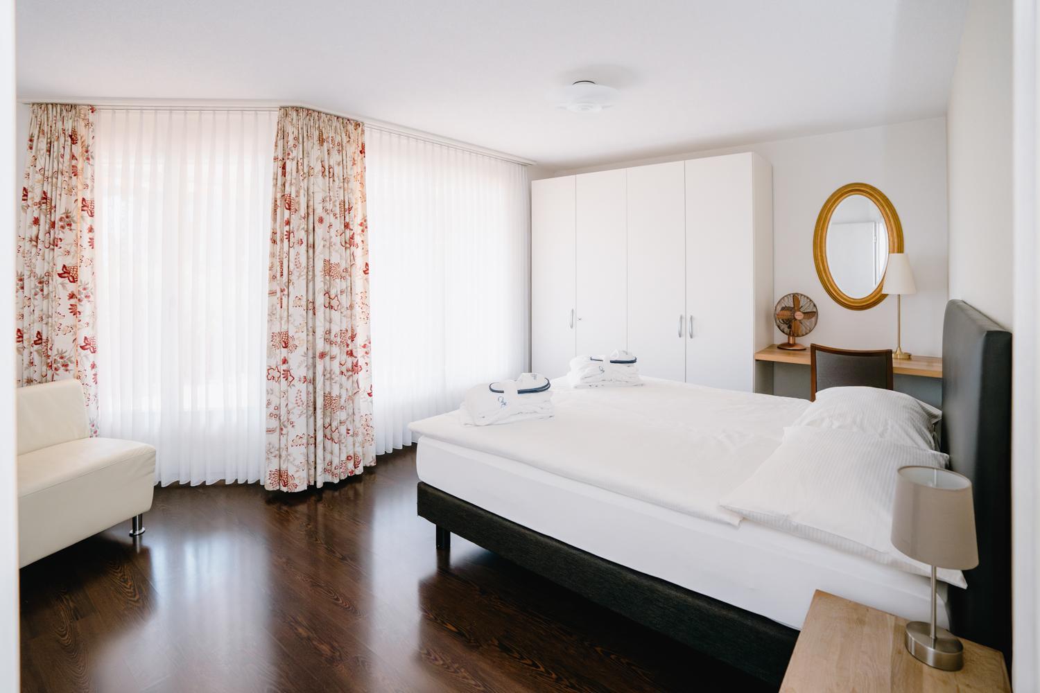 Three-Bedroom Apartment with Lake View - Annex