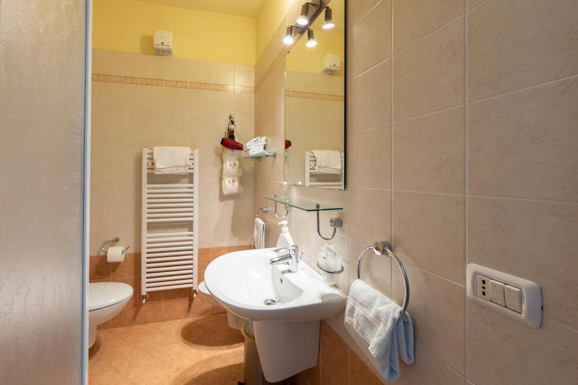 Double Room with Garden View - Photo 5