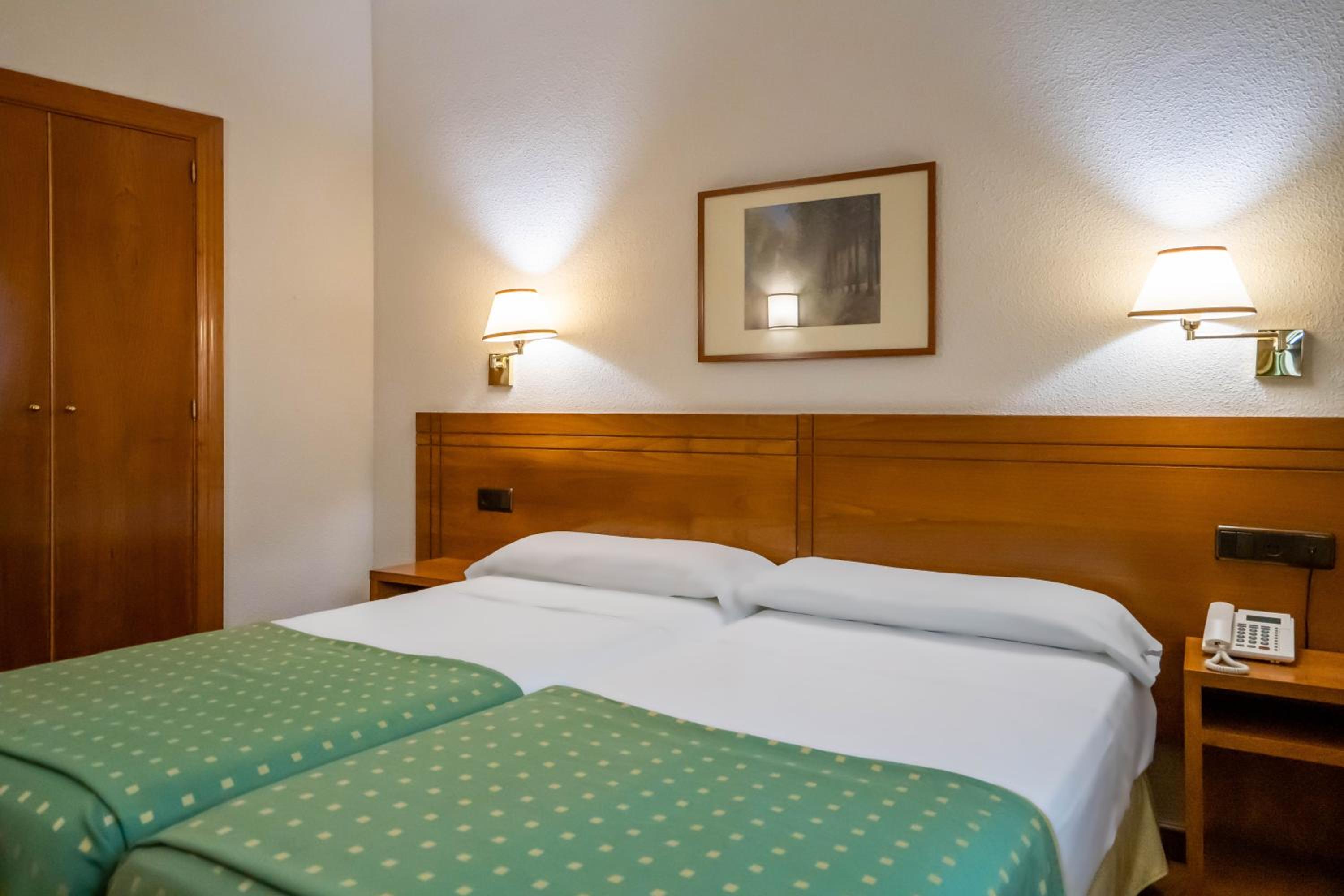Economy Twin Room - Ground floor photo 3