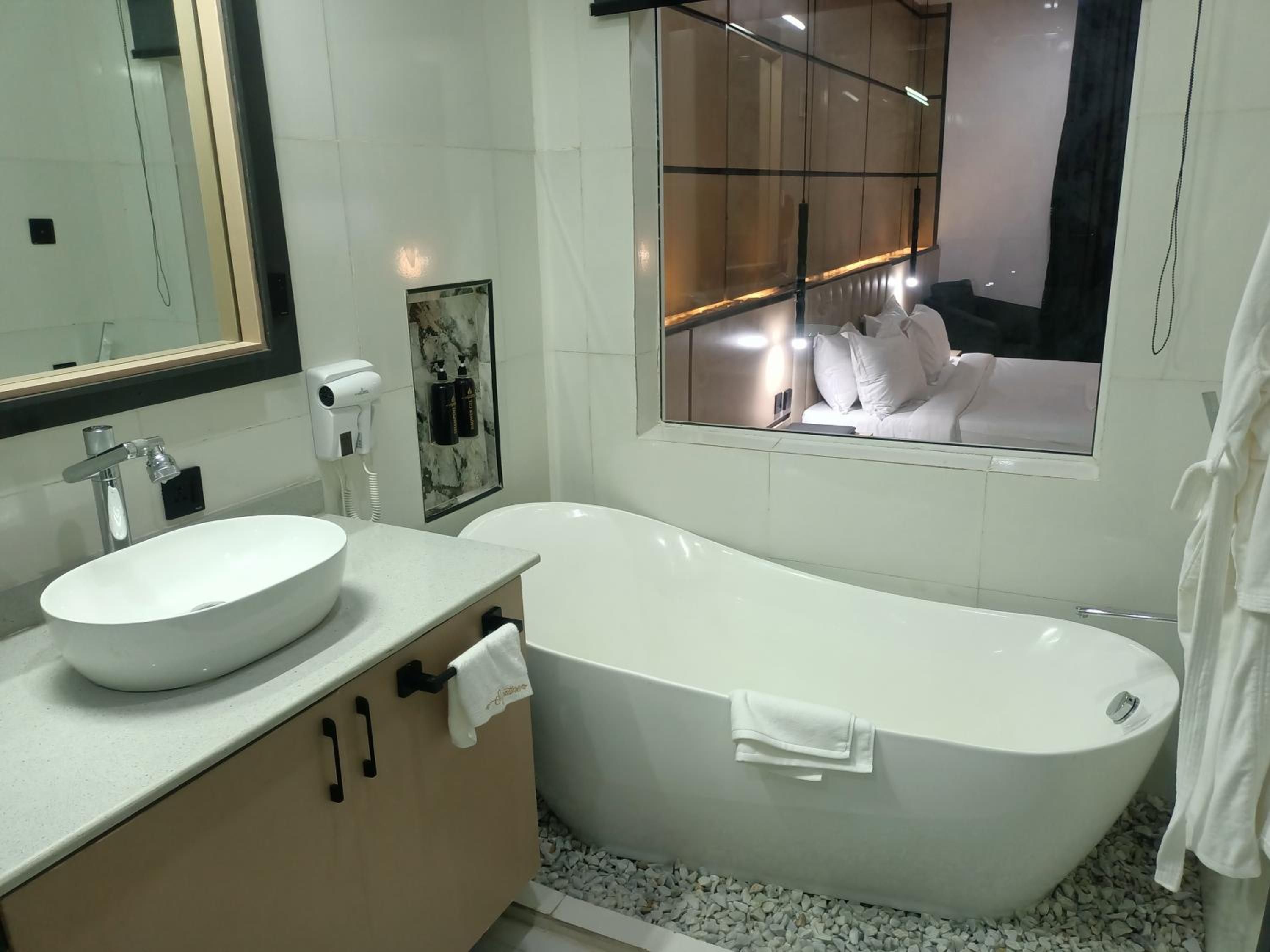 King Suite with Balcony photo 2