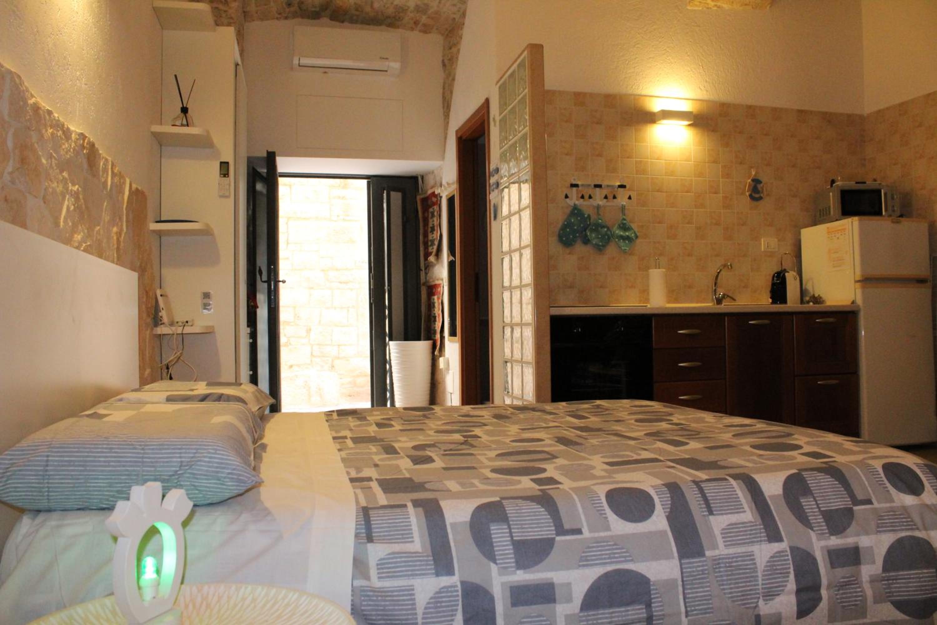 One-Bedroom Apartment photo 2
