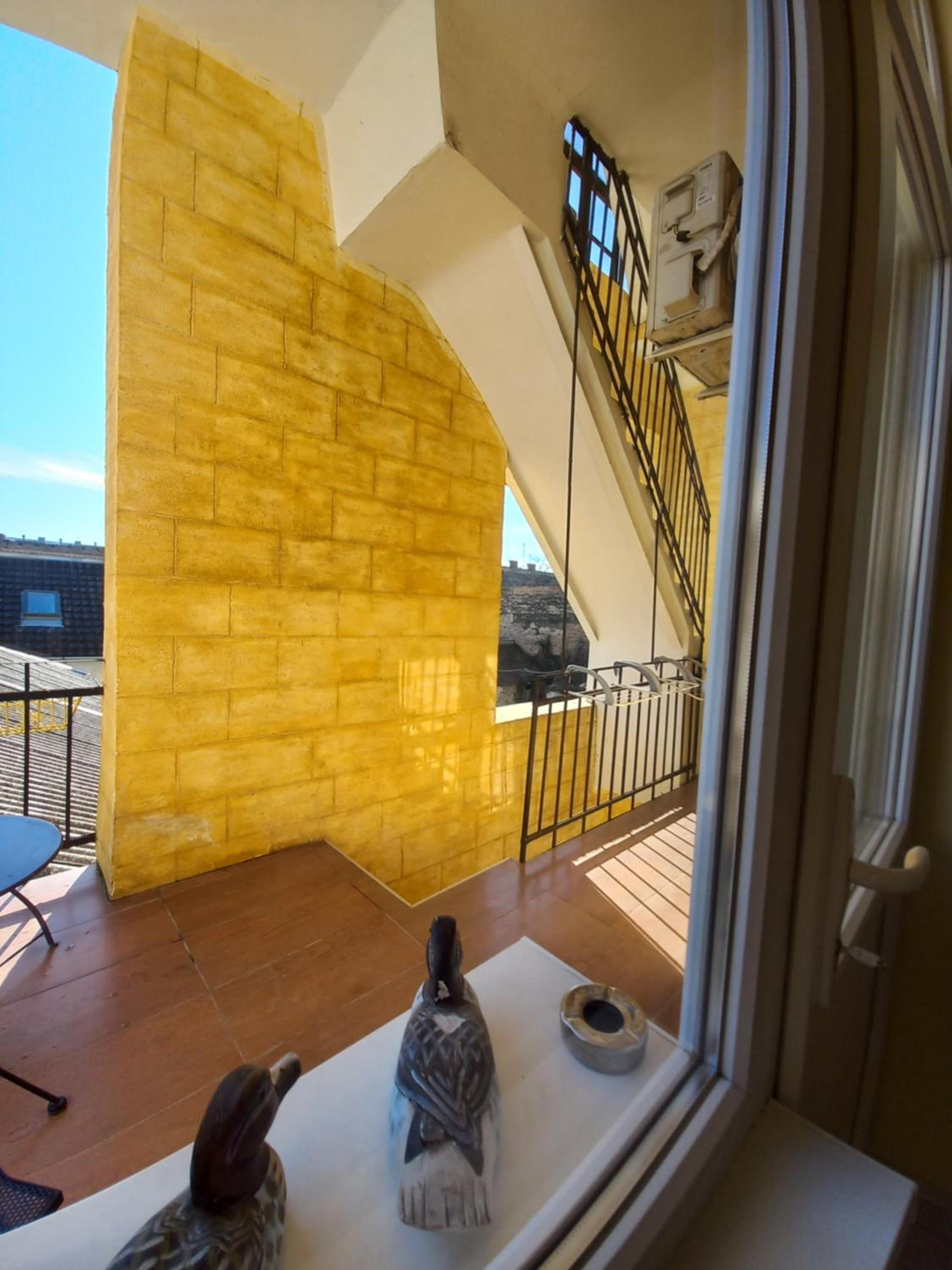 Studio Apartment with Balcony photo 2