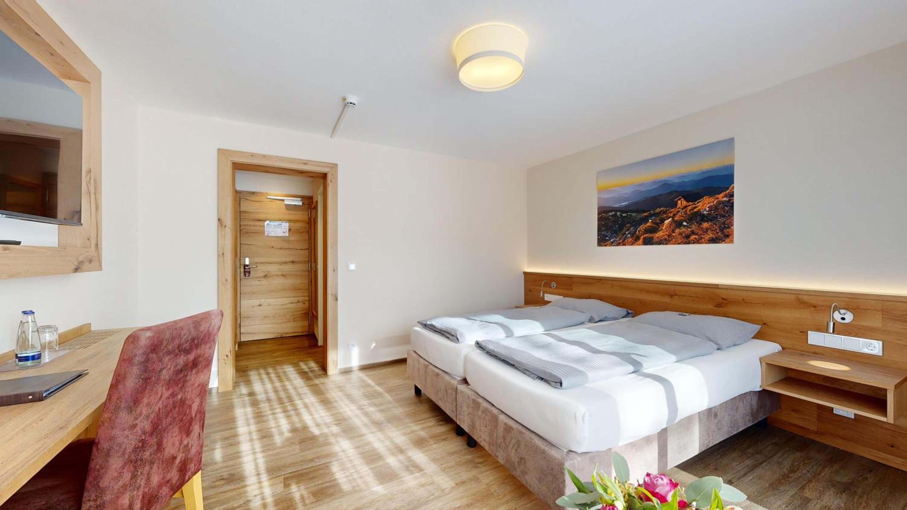 Deluxe Double Room with Balcony photo 3