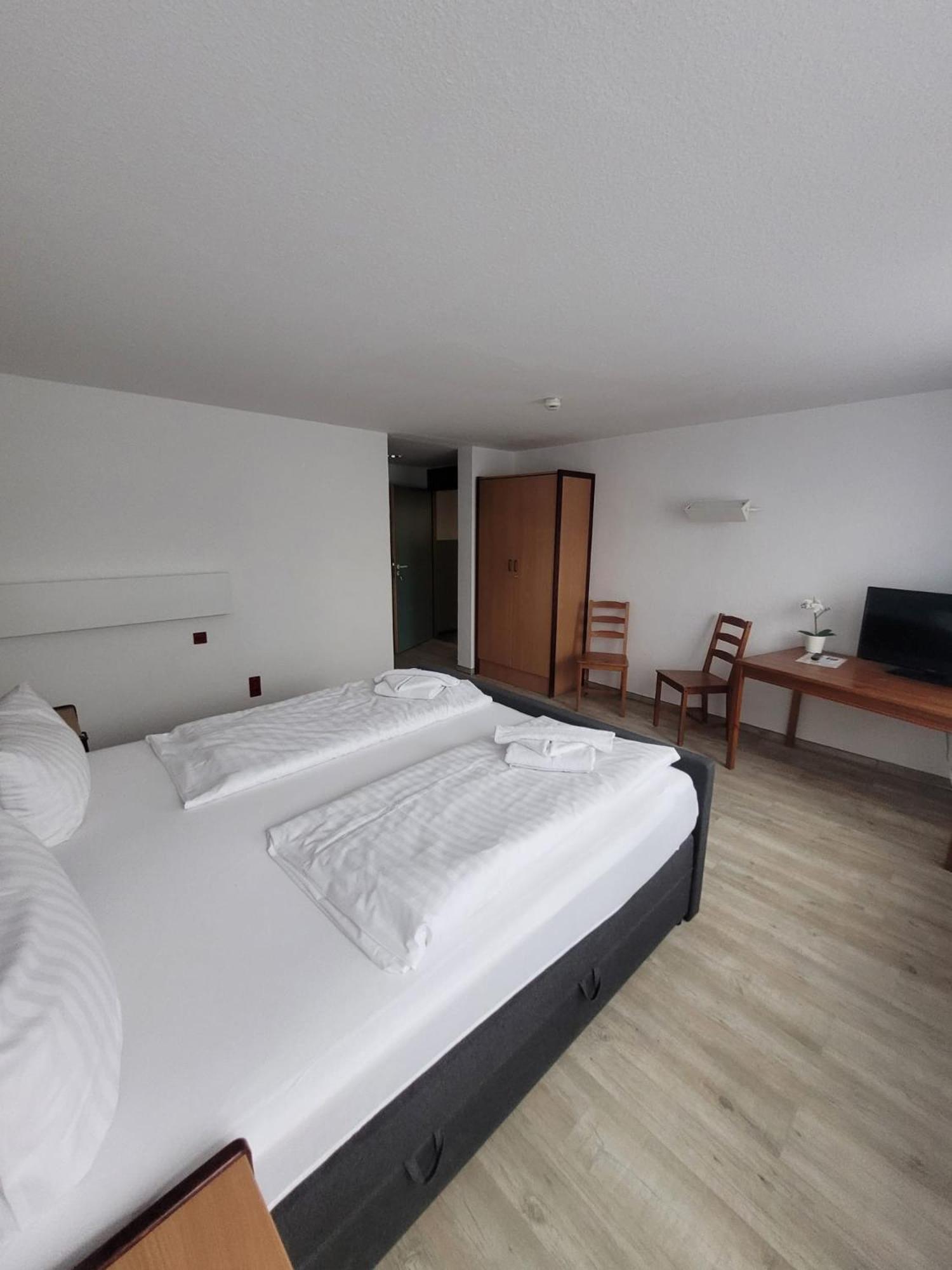 Double Room - Below Ground Level - 04
