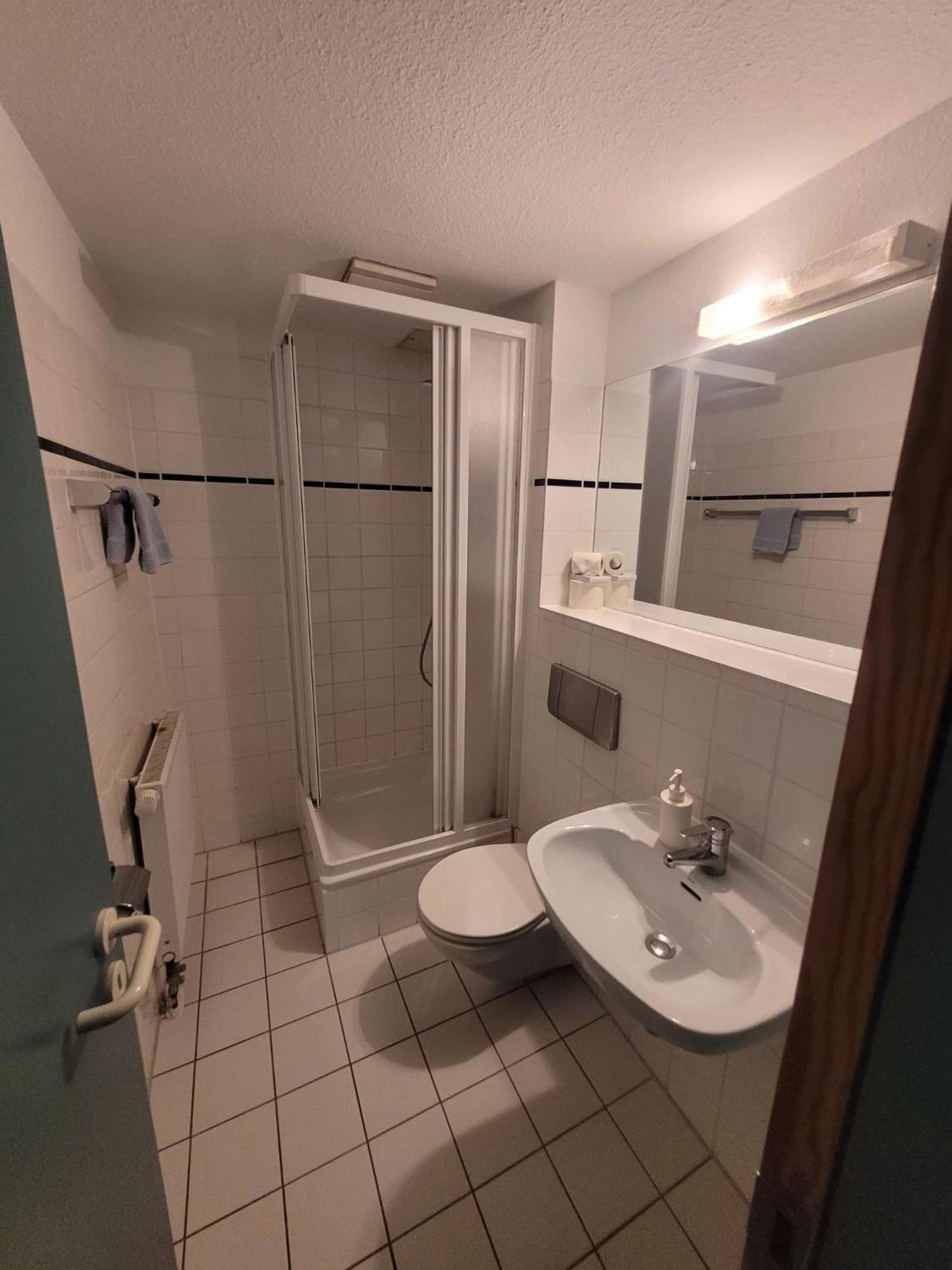 Double Room - Below Ground Level - 04