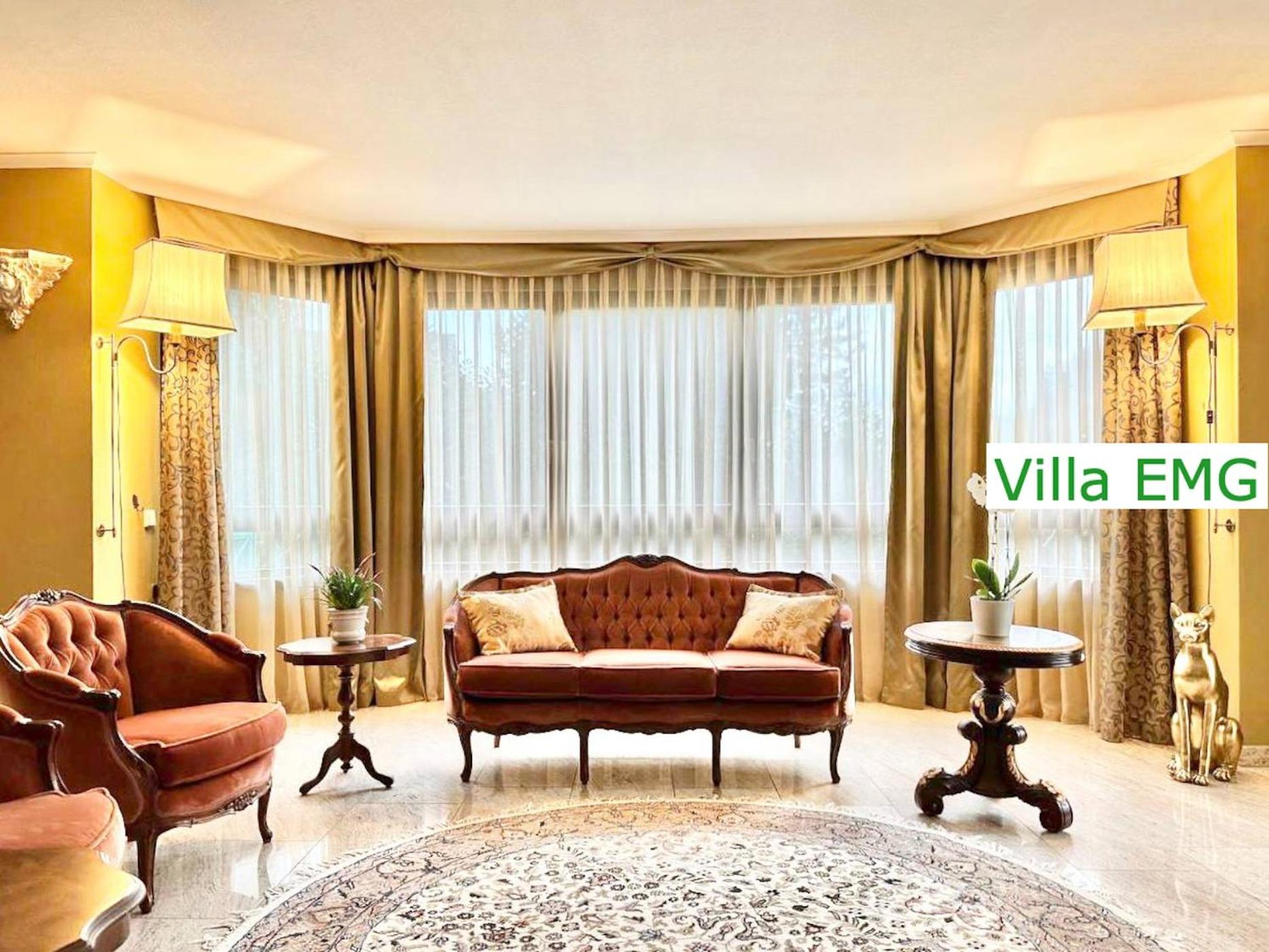 Villa photo 1