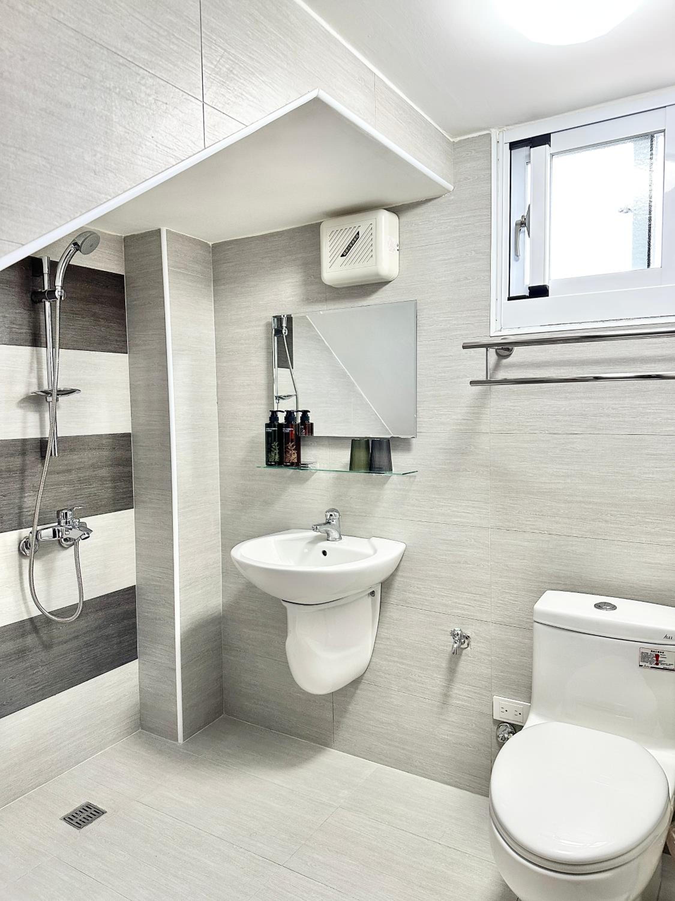 Double Room with Shared Bathroom photo 3