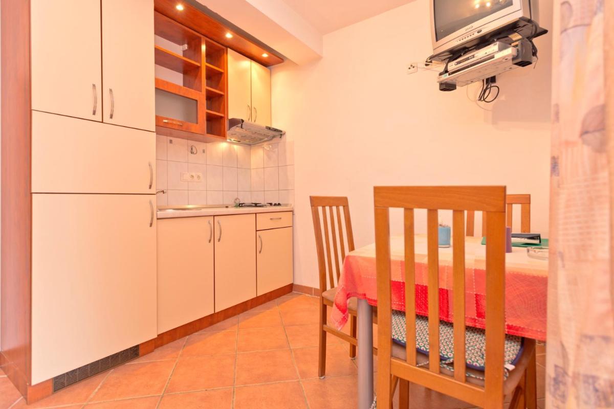 Apartment with Balcony photo 1