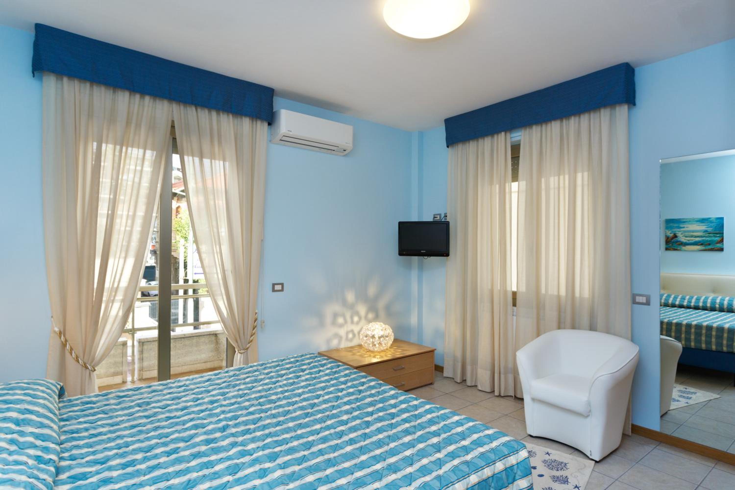 One-Bedroom Apartment with Balcony and Sea View - Photo 20