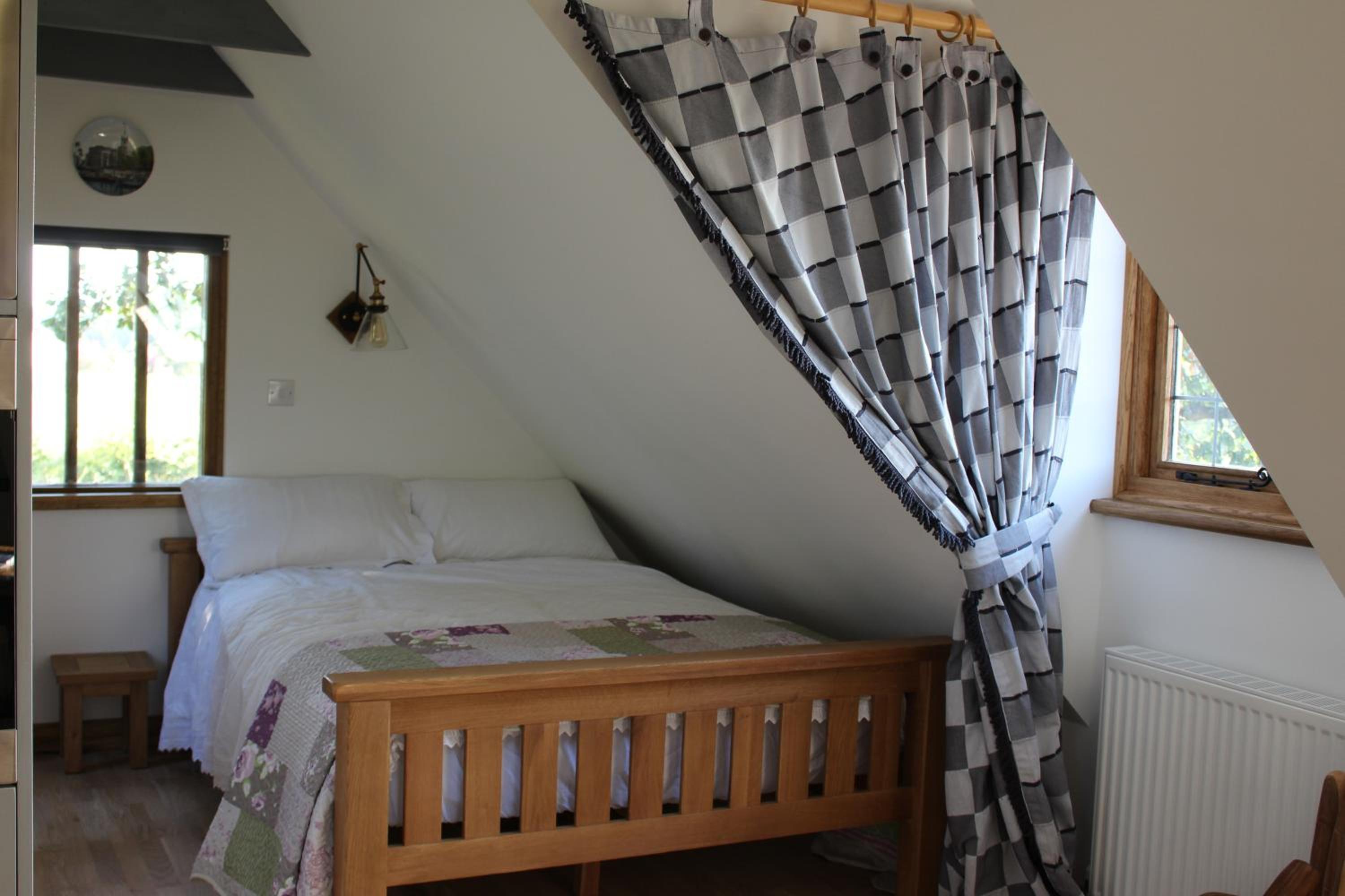 Studio Apartment - Photo 2
