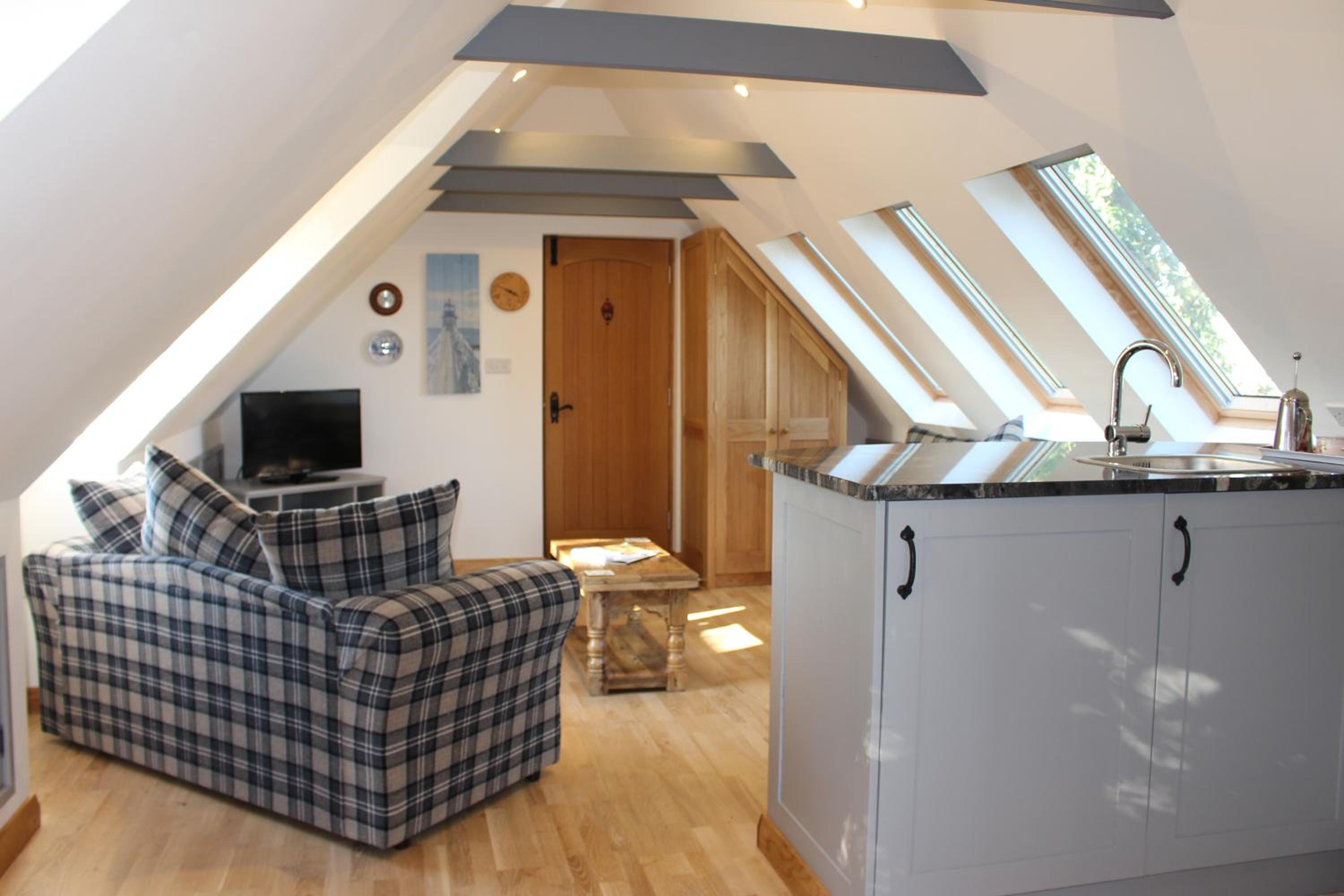 Studio Apartment - Photo 3