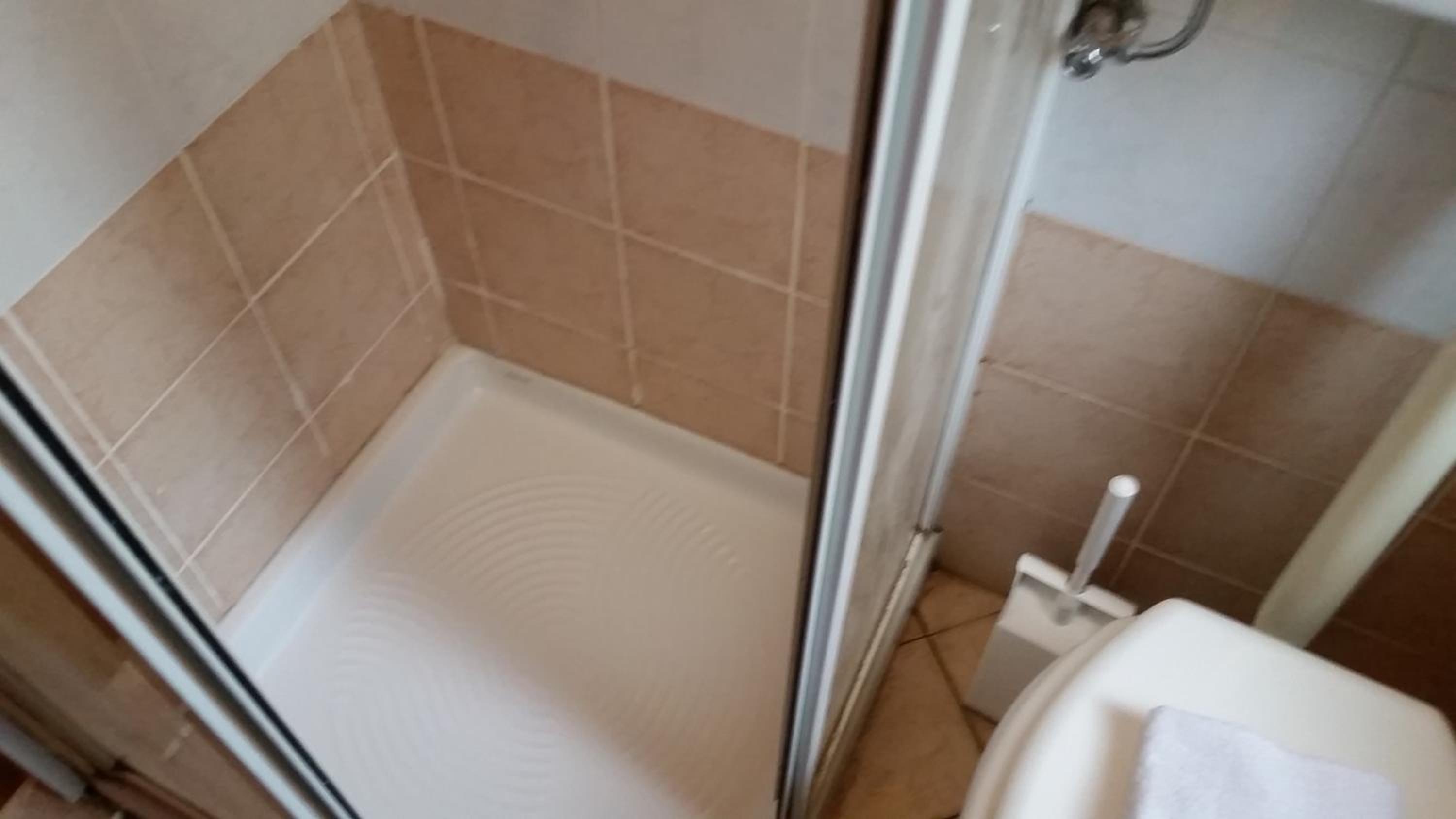 Double or Twin Room with Private Bathroom - Photo 9