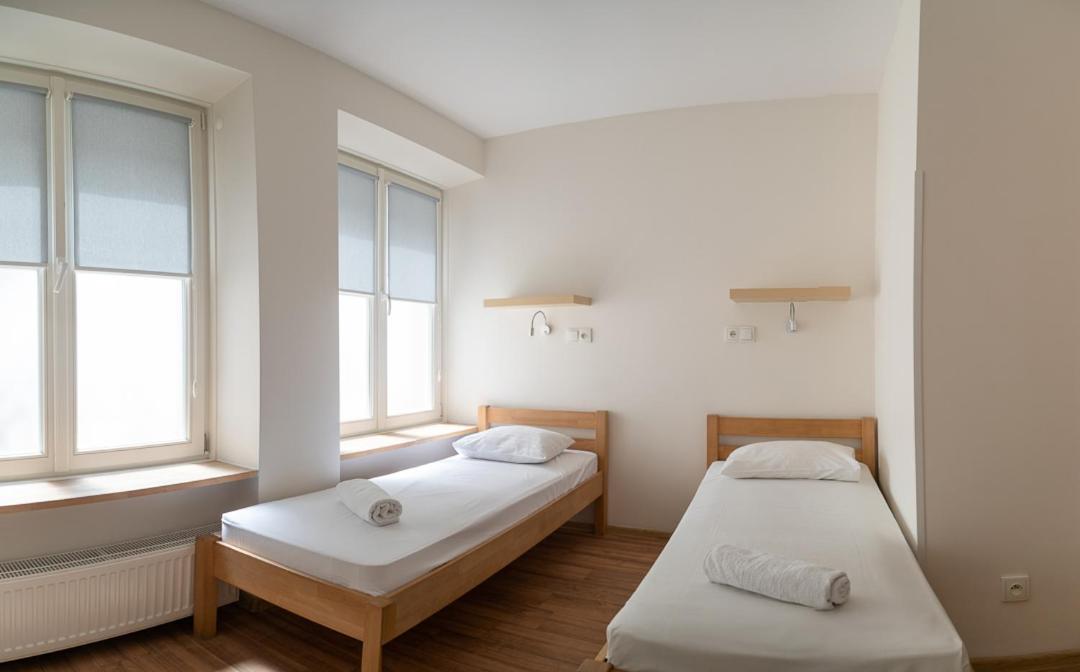 Bed in 2-Bed Female Dorm Ensuite photo 1