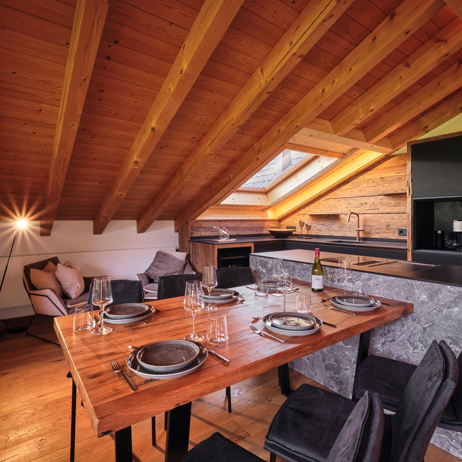 Three-Bedroom Apartment with Balcony photo 2