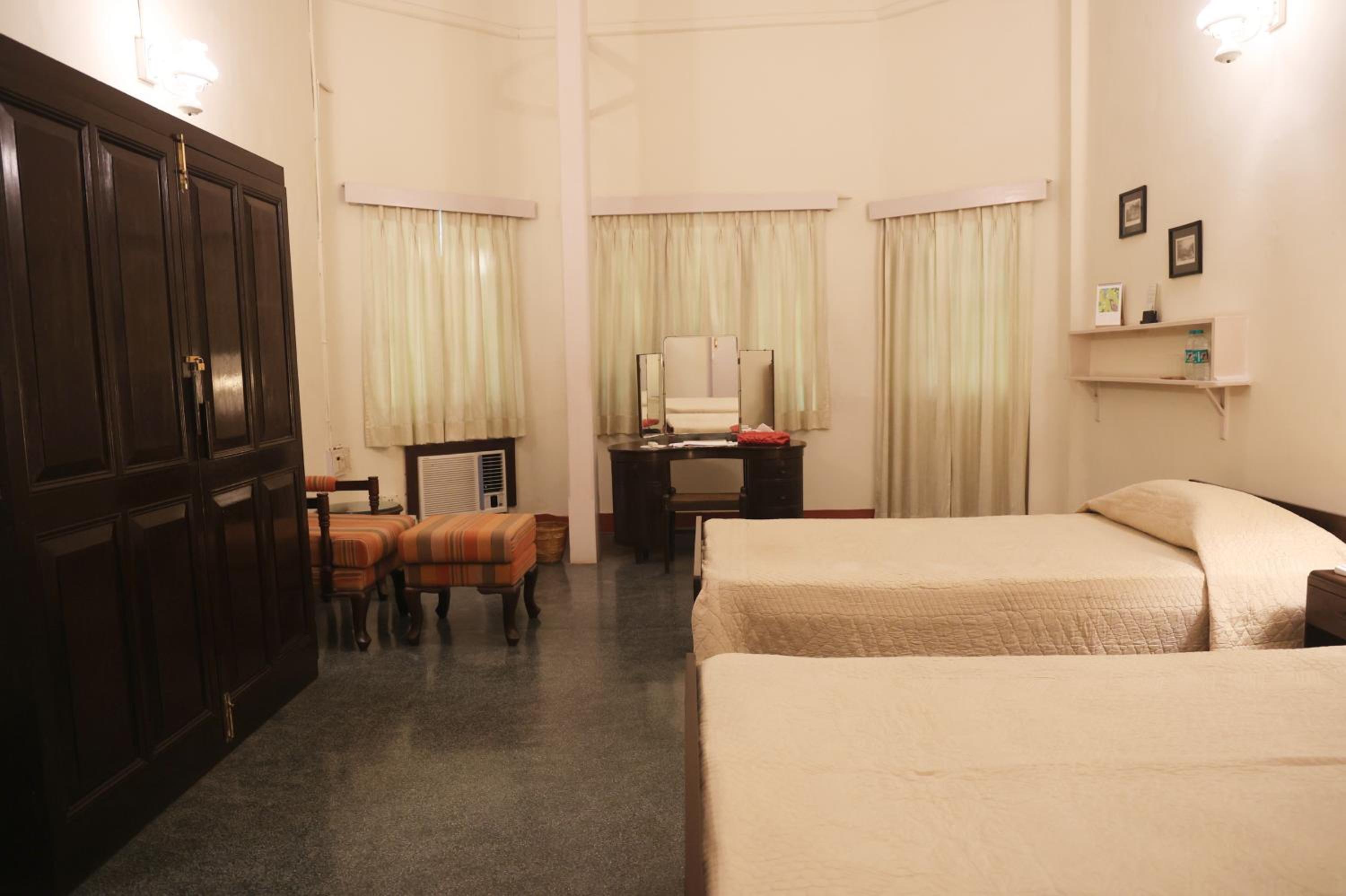 Standard Twin Room - Photo 2