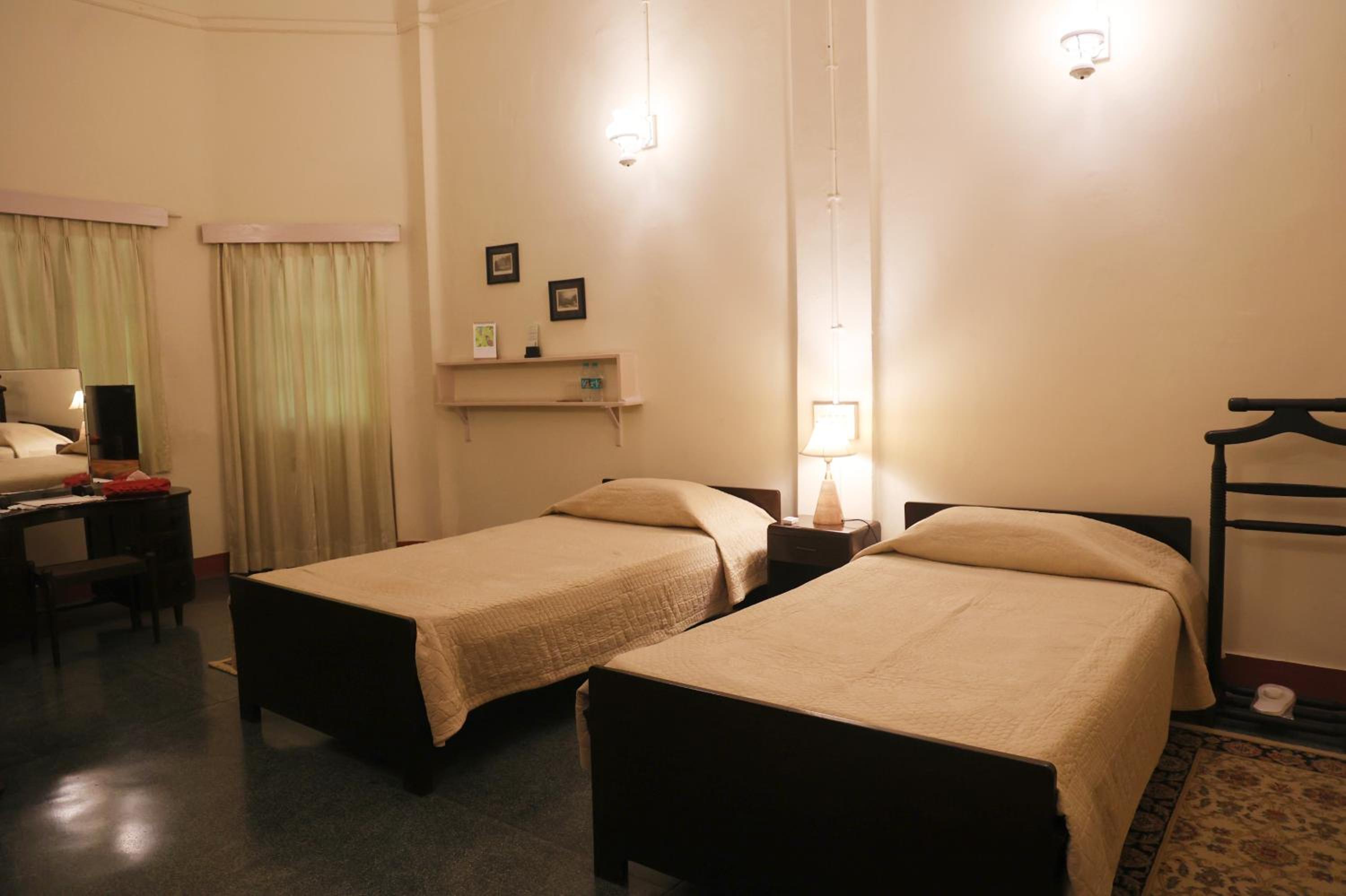 Standard Twin Room - Photo 3