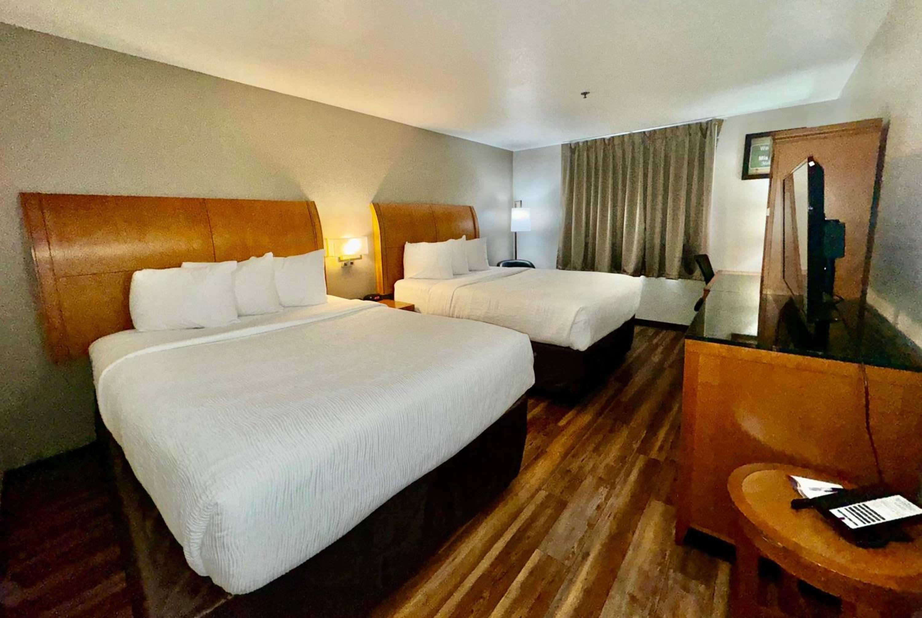Queen Room with Two Queen Beds - Non-Smoking - Photo 1