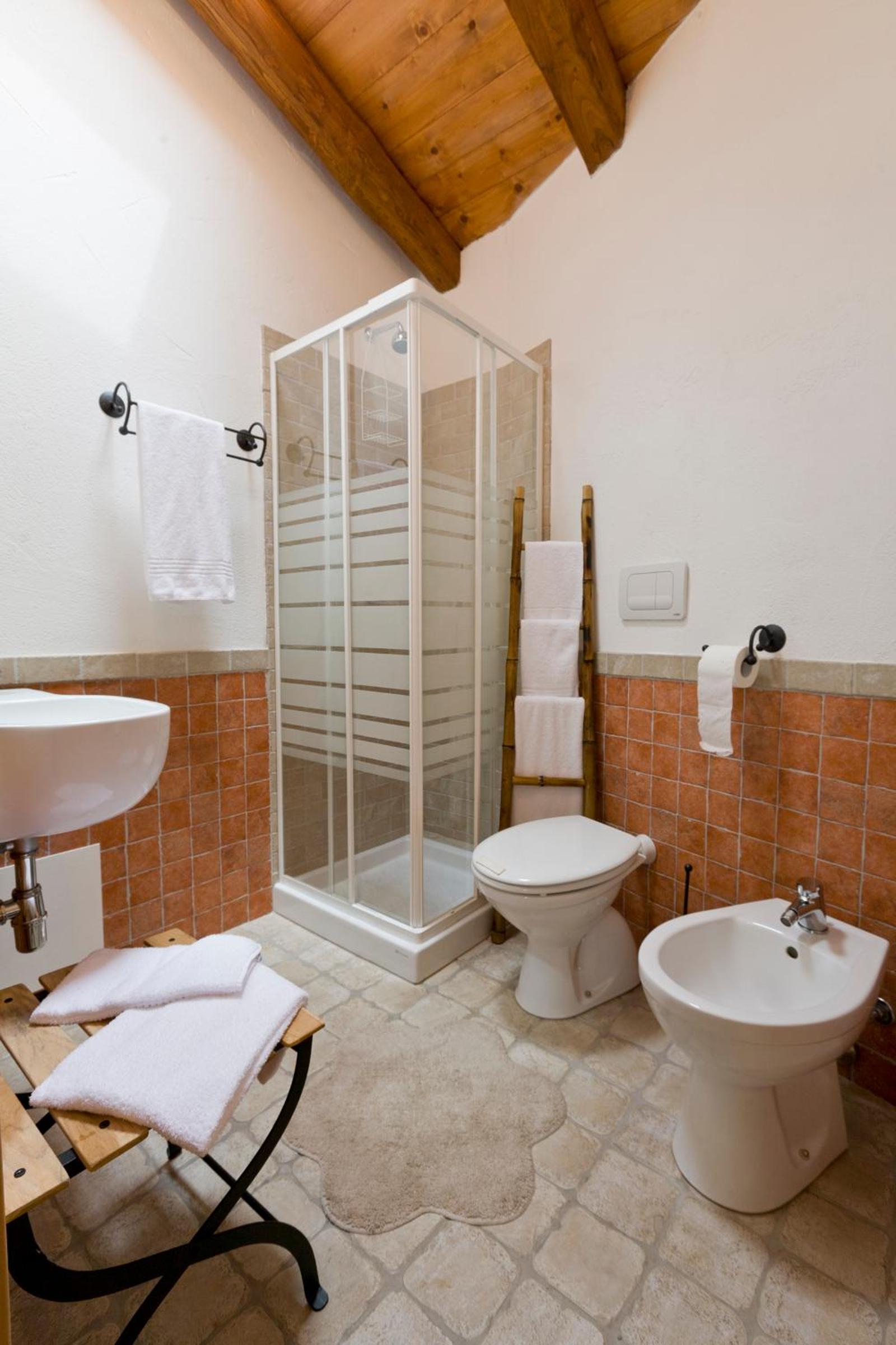 Deluxe Double or Twin Room - Photo 4