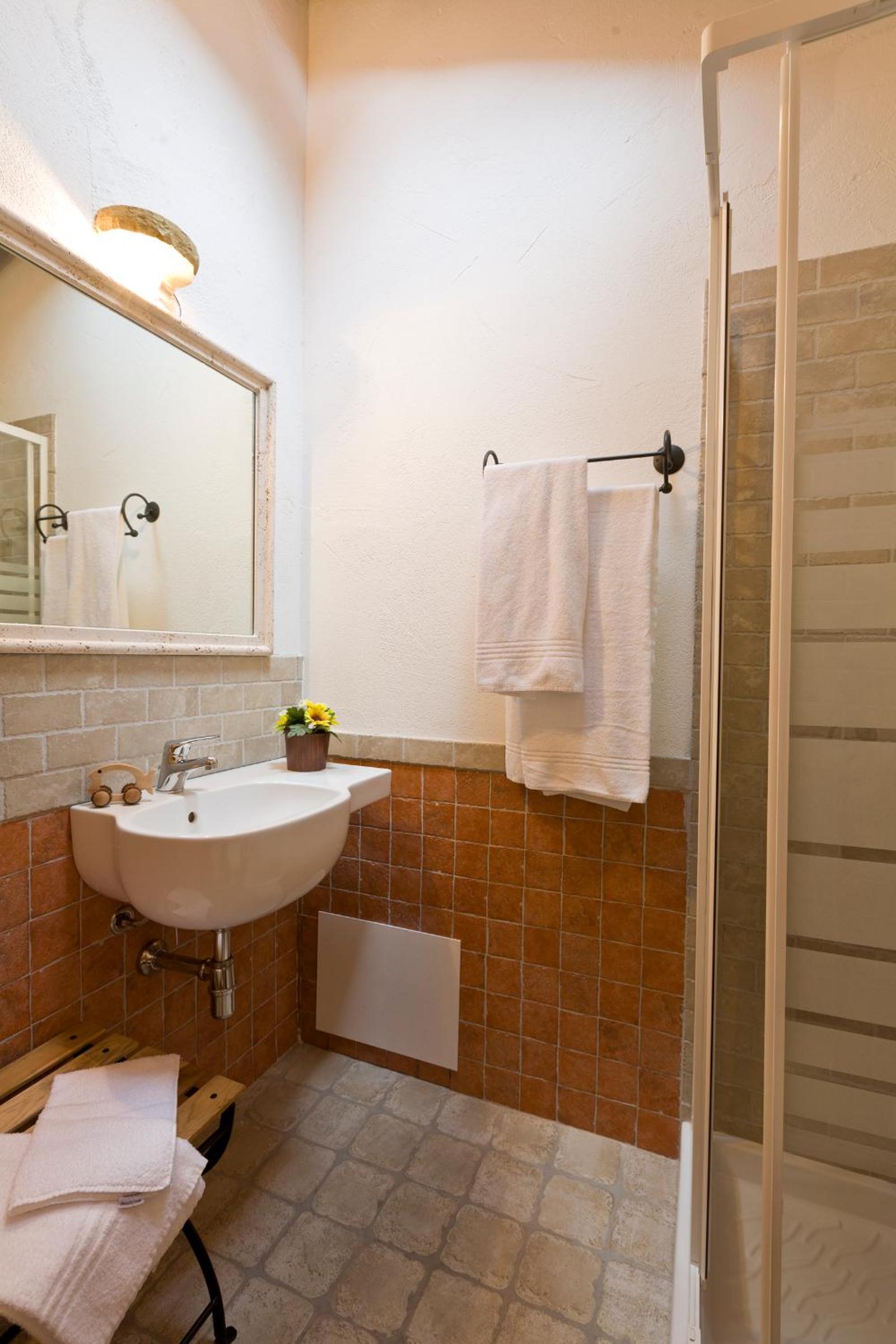 Deluxe Double or Twin Room - Photo 3