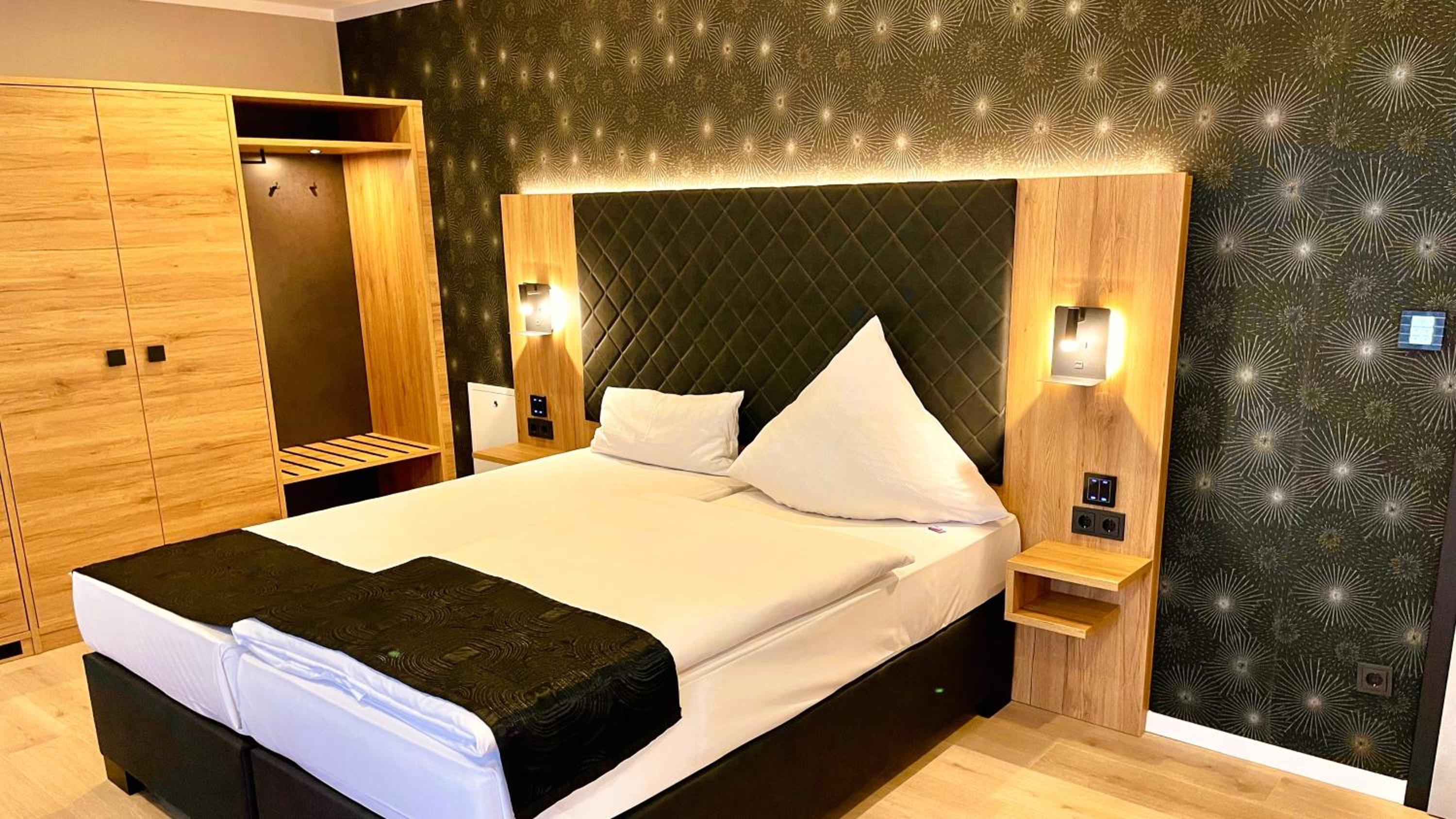 Deluxe Double Room - Photo 8