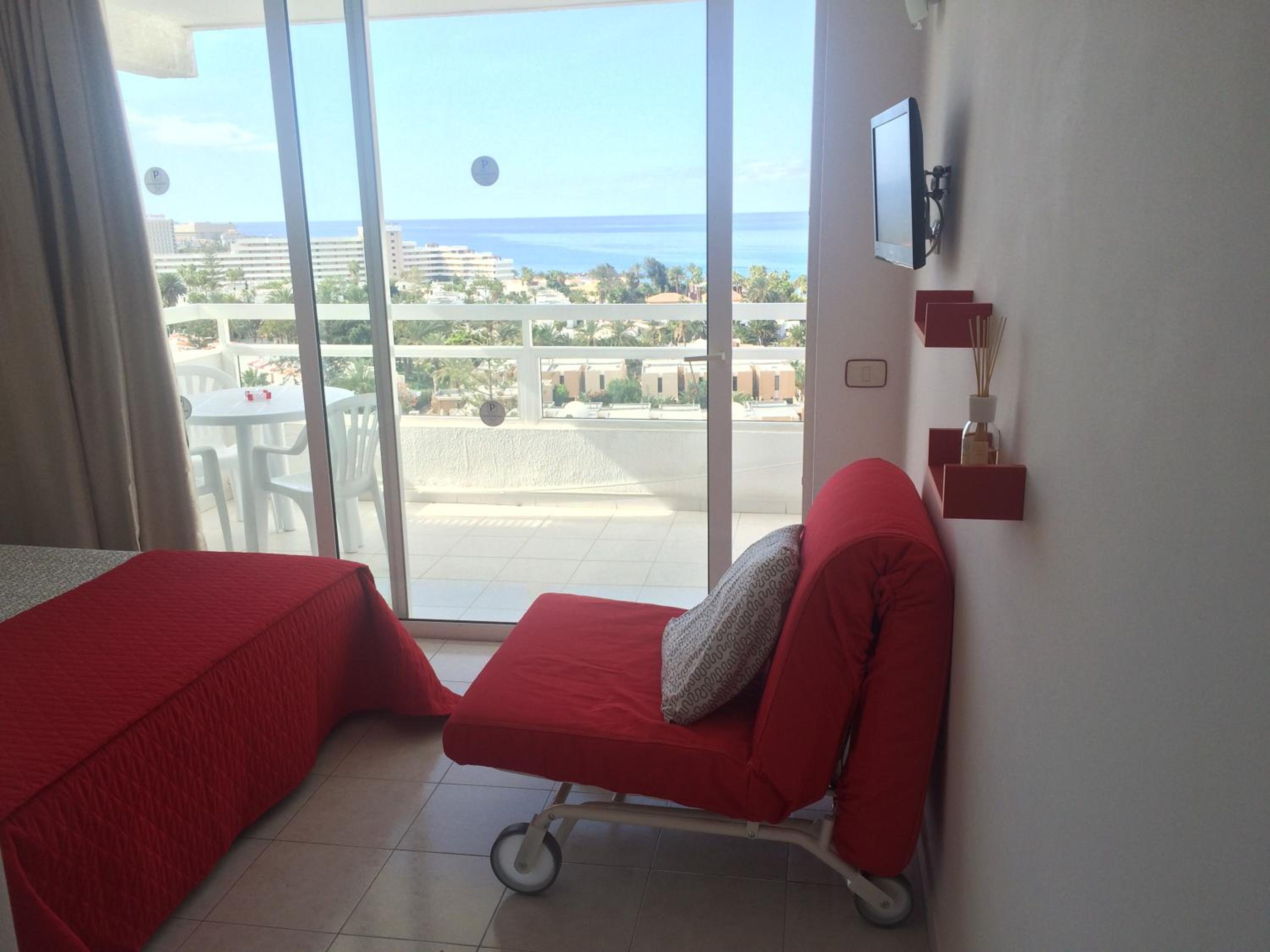 Estudio con vista al mar
