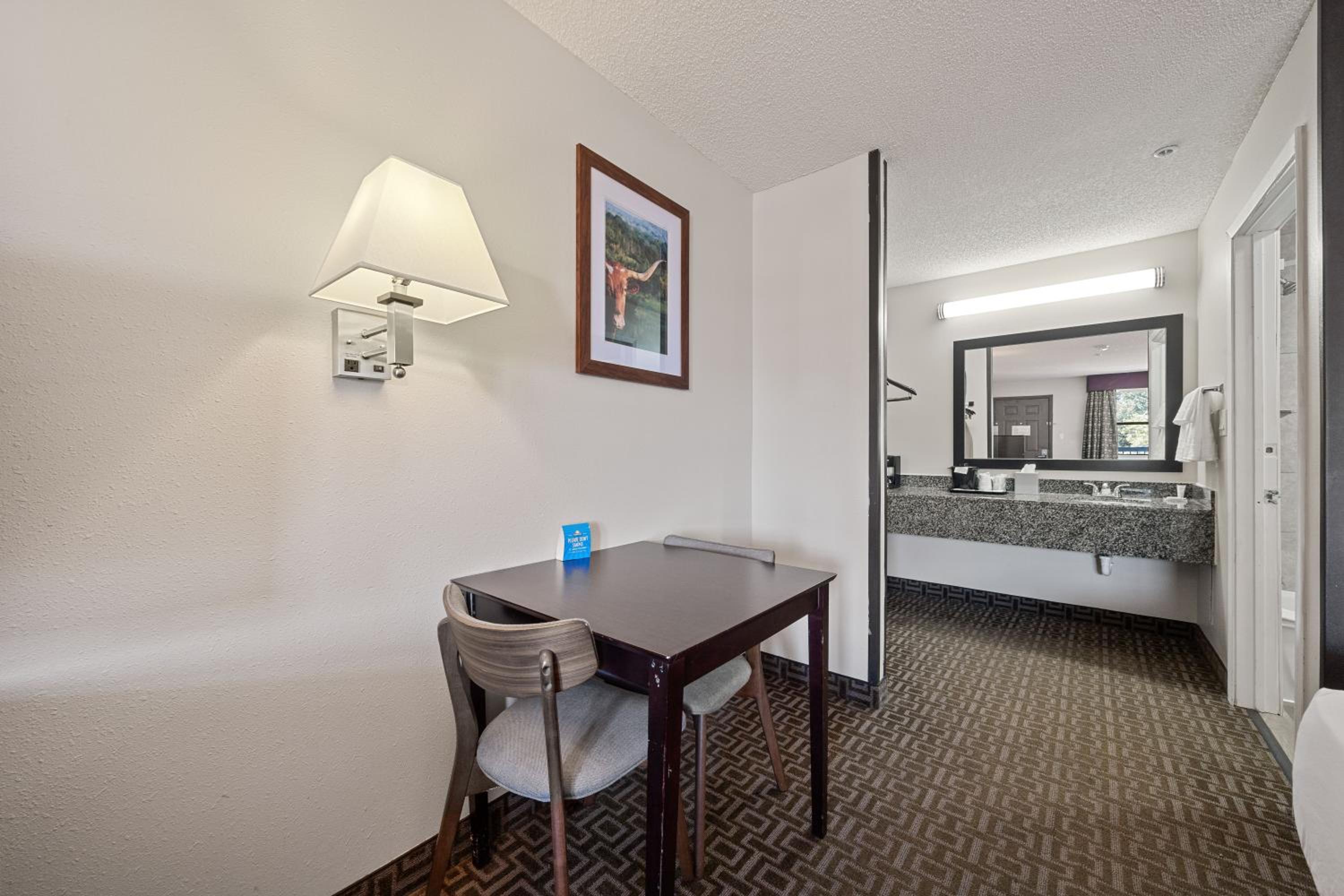 Queen Room with Two Queen Beds and Roll-in Shower - Mobility Accessible/Non-Smoking - Photo 10