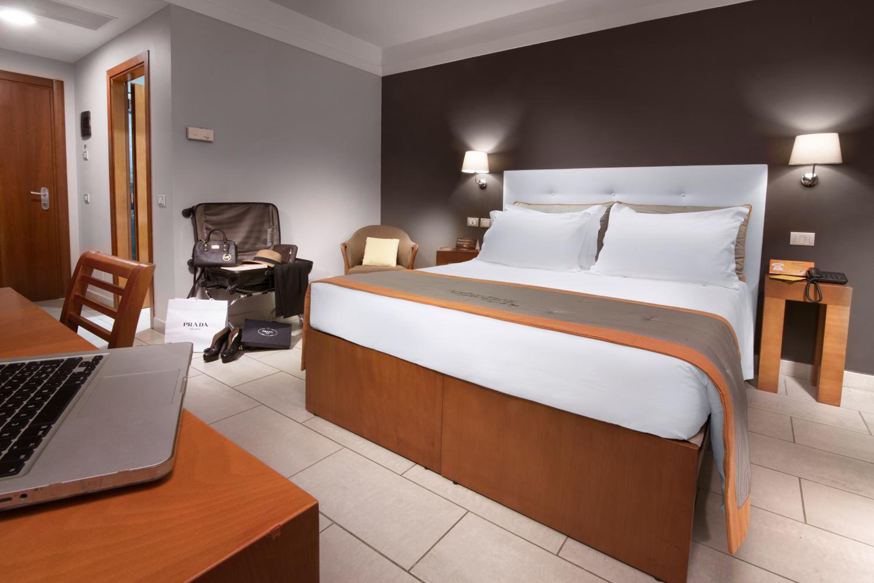 Double Room - Photo 8