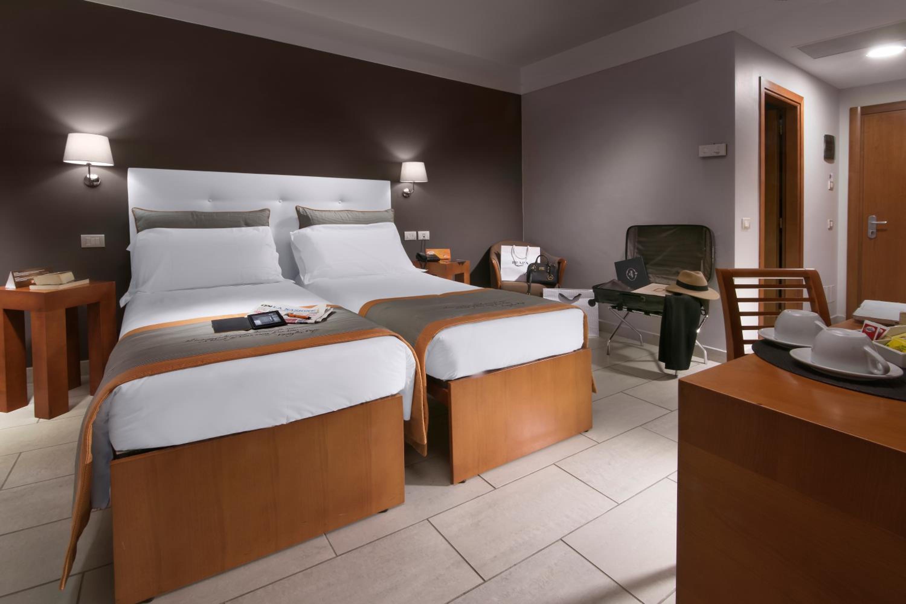 Twin Room - Photo 2