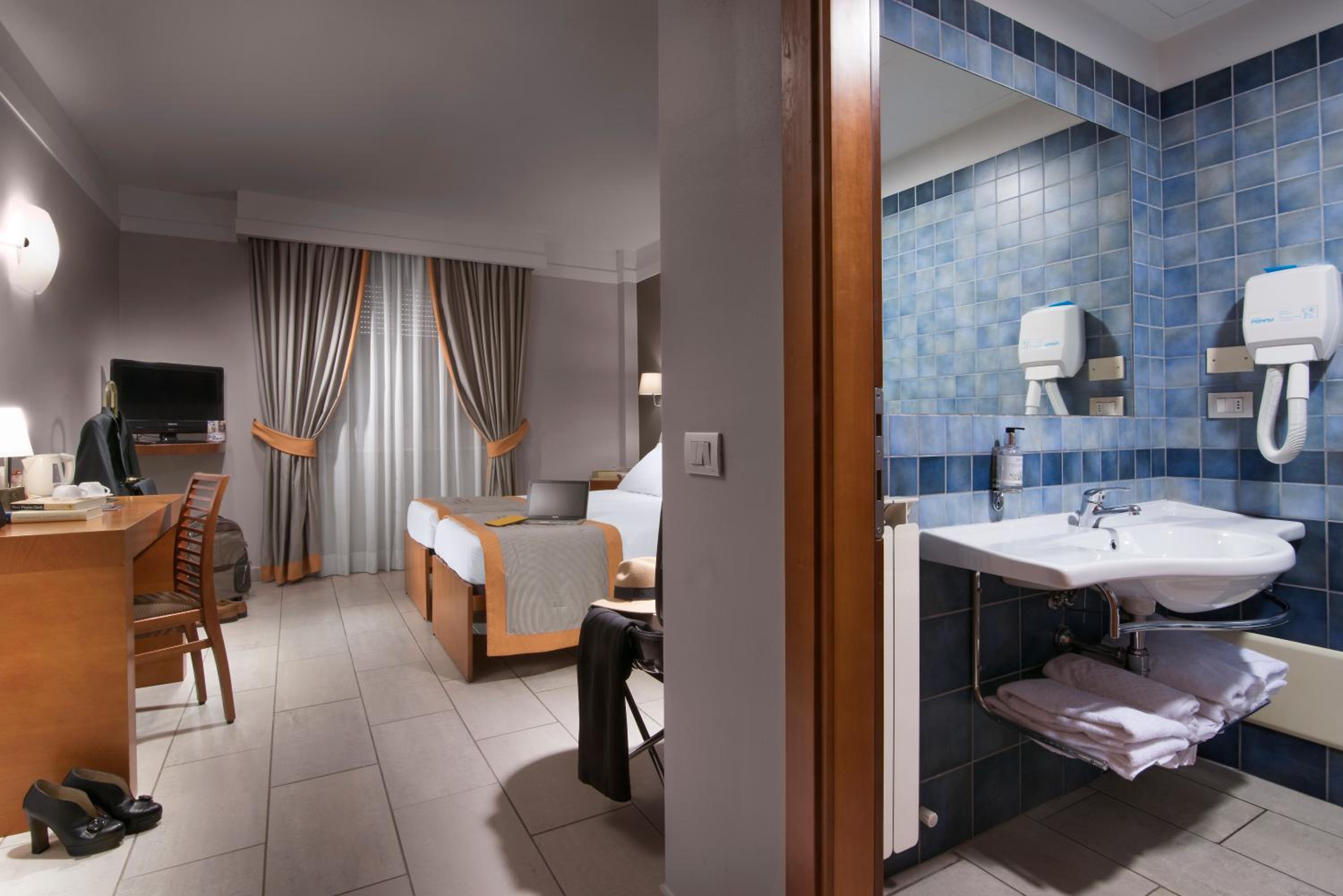 Twin Room - Photo 1